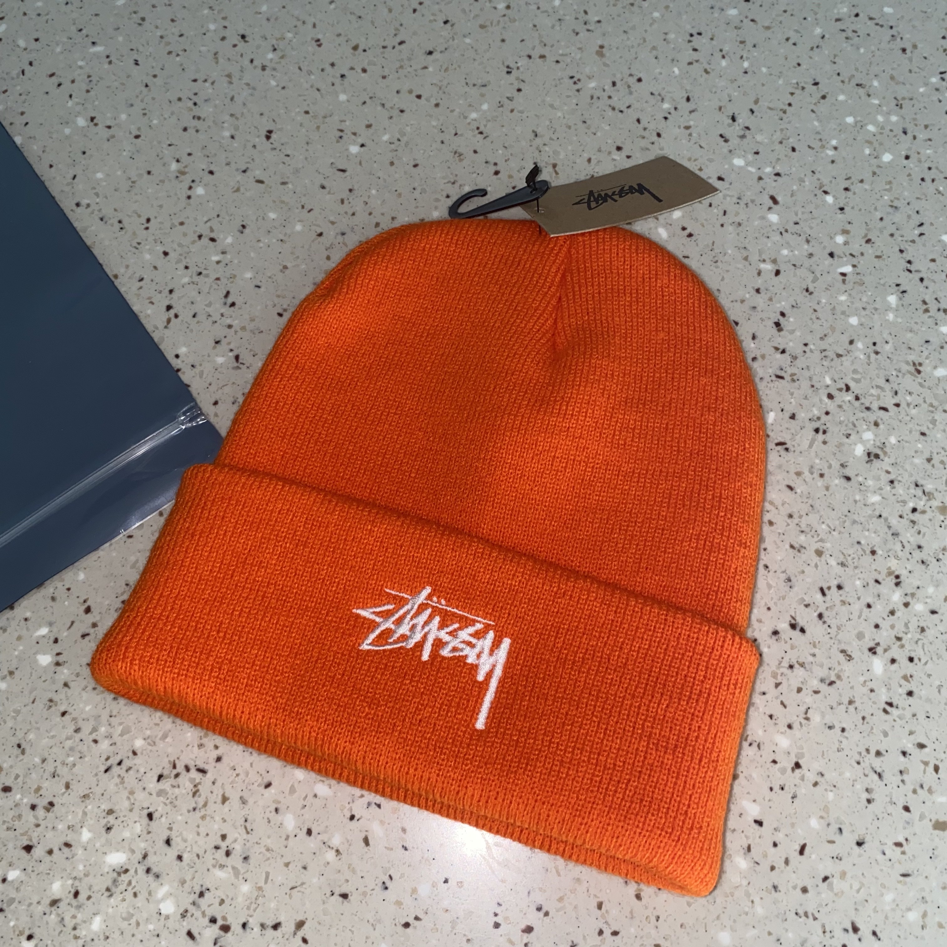 Stussy x Our Legacy Yin Yang Beanie Orange 착용 스타일 - 1