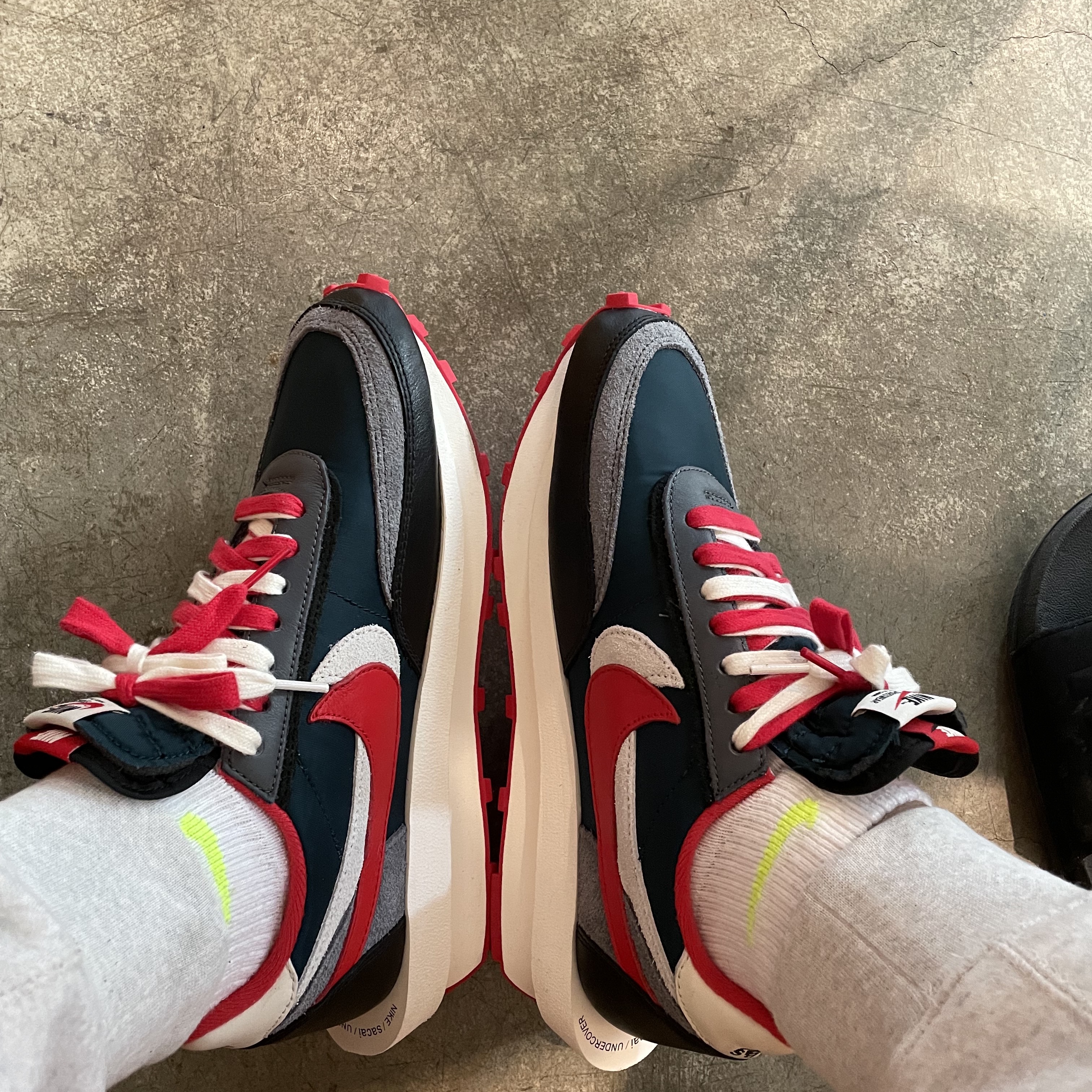 Nike x Sacai x Undercover LDWaffle Midnight Spruce University Red 착용 스타일