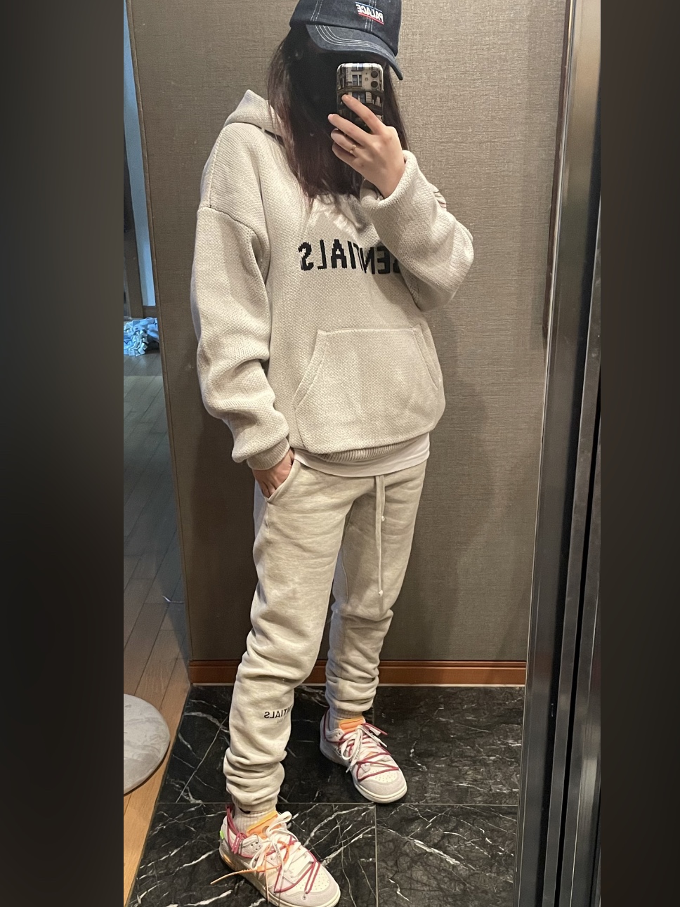 Palace Basically A Light Wax 6-Panel Navy - 21FW, Essentials Sweatpants Oatmeal/Oatmeal Heather/Light Heather Oatmeal 2020 착용 스타일 - 2