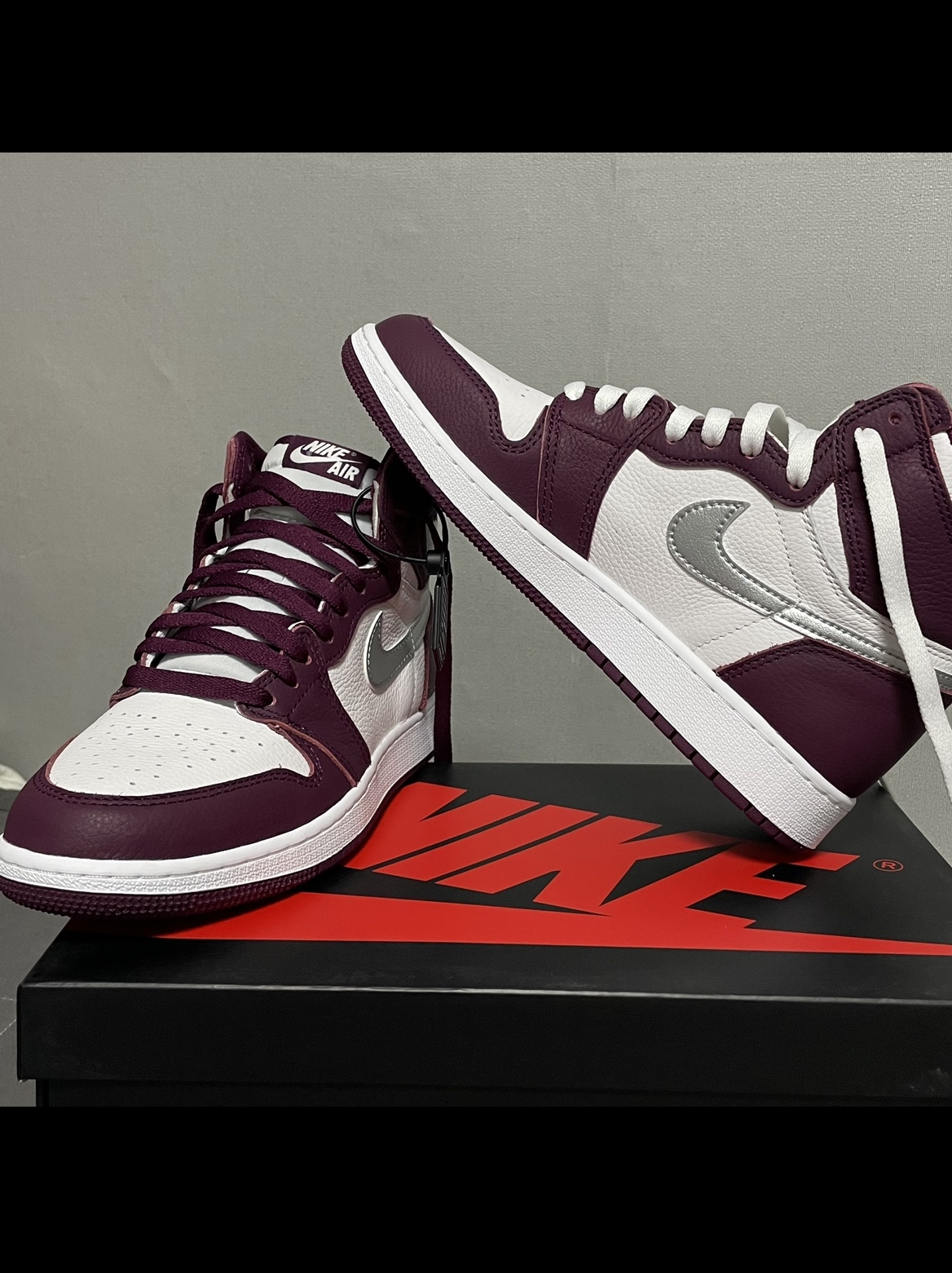 (GS) Jordan 1 Retro High OG Bordeaux, Jordan 1 Retro High OG Bordeaux 착용 스타일 - 2
