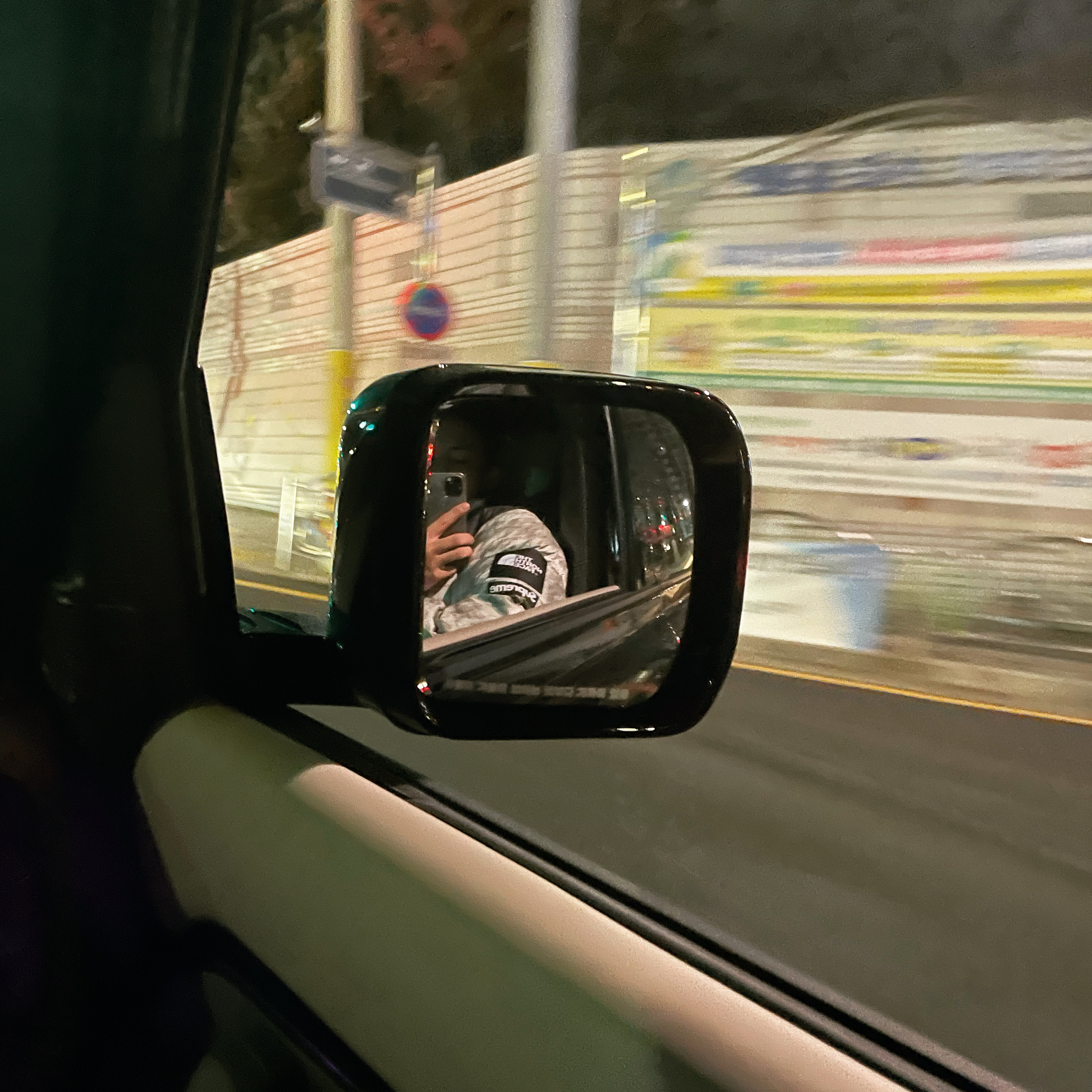 Supreme x The North Face Paper Print Nuptse Jacket - 19FW 착용 스타일