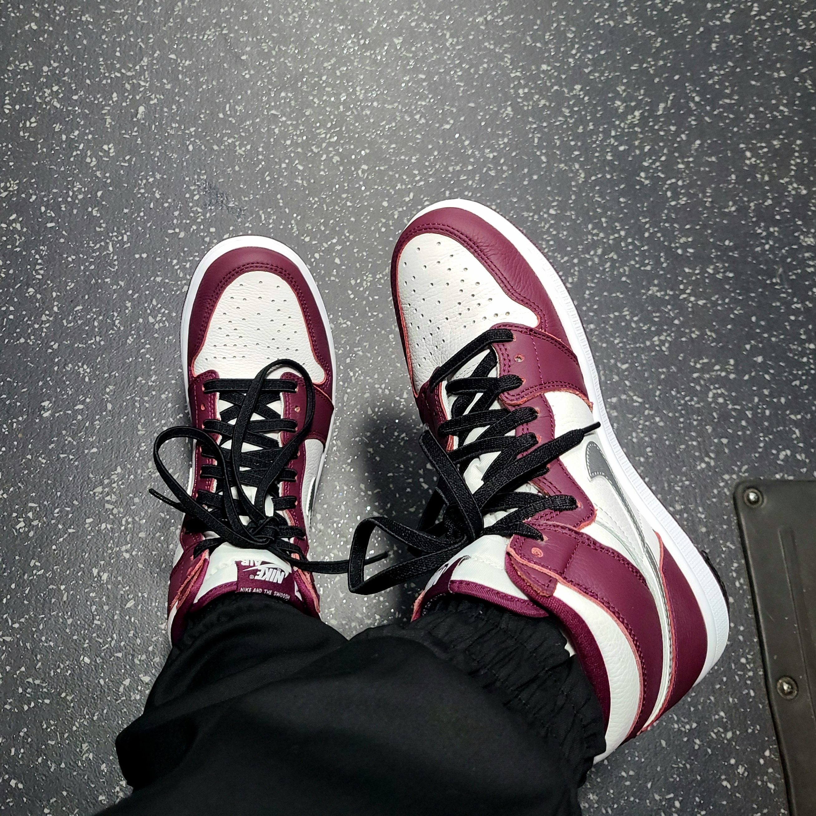 Jordan 1 Retro High OG Bordeaux 착용 스타일