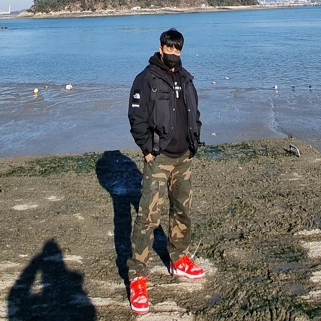 Supreme x The North Face RTG Jacket + Vest Black - 20SS, Nike x Off-White Dunk Low University Red 착용 스타일 - 2