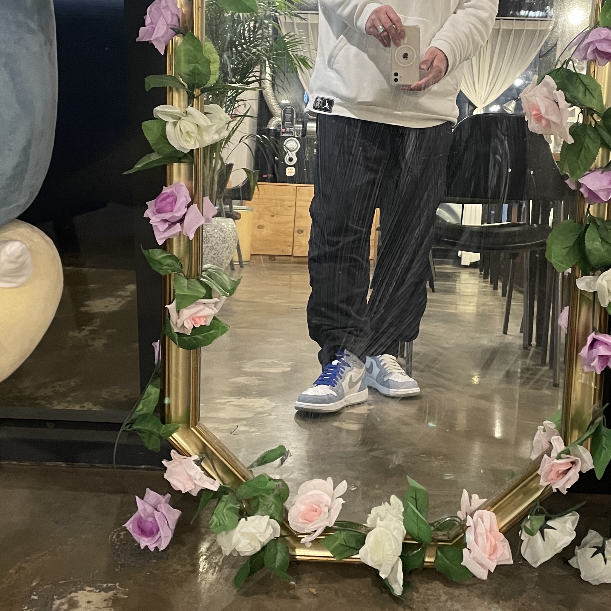 Jordan 1 Retro High OG Hyper Royal, Nike x Fear of God Warm Up Pants Off Noir 착용 스타일