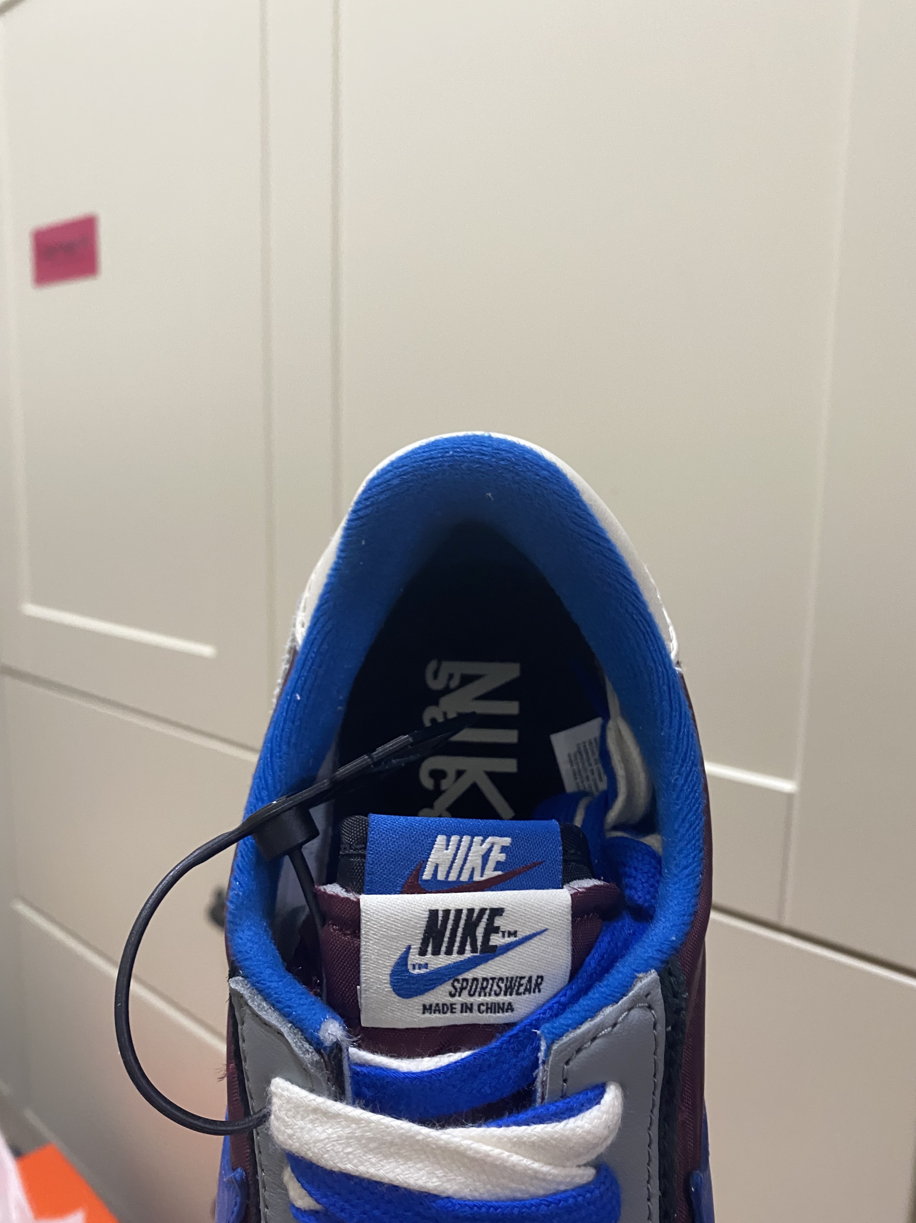 Nike x Sacai x Undercover LDWaffle Night Maroon Team Royal 착용 스타일 - 2