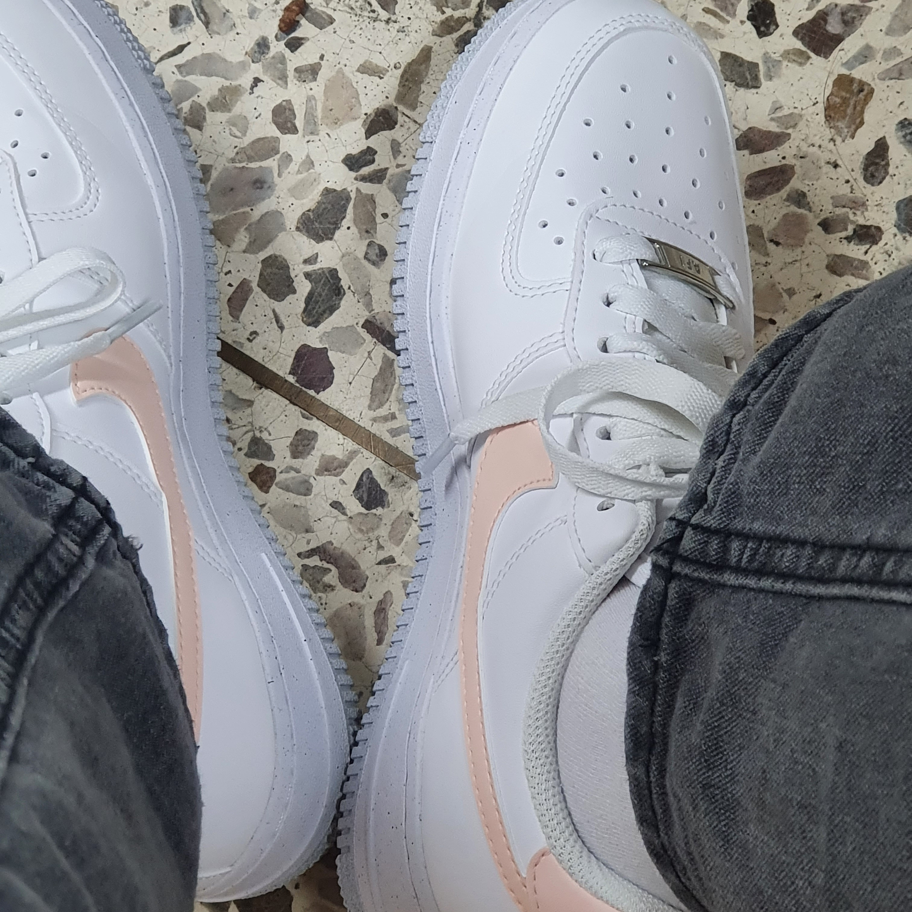 (W) Nike Air Force 1 '07 Next Nature White Pale Coral 착용 스타일 - 1
