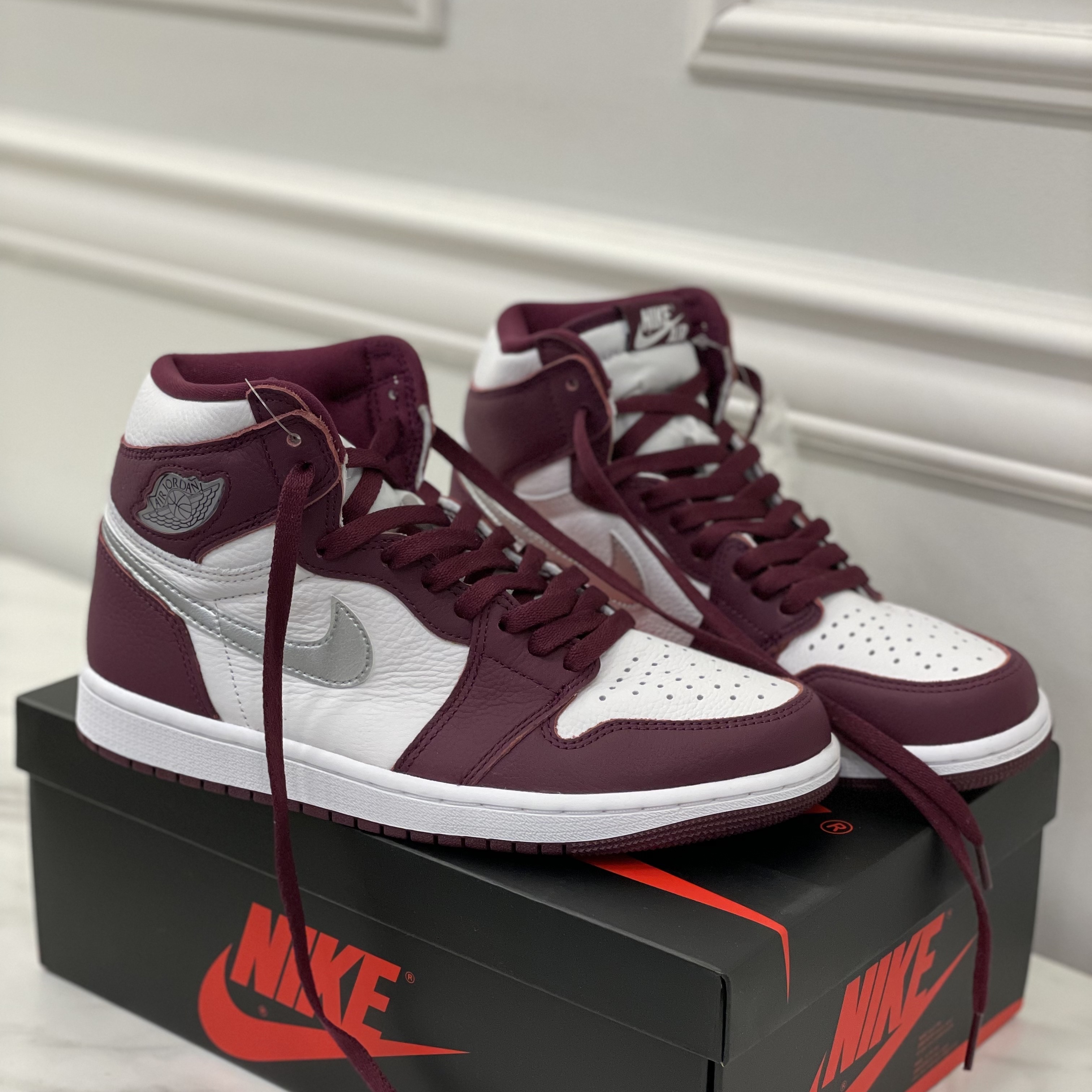 (GS) Jordan 1 Retro High OG Bordeaux 착용 스타일 - 1