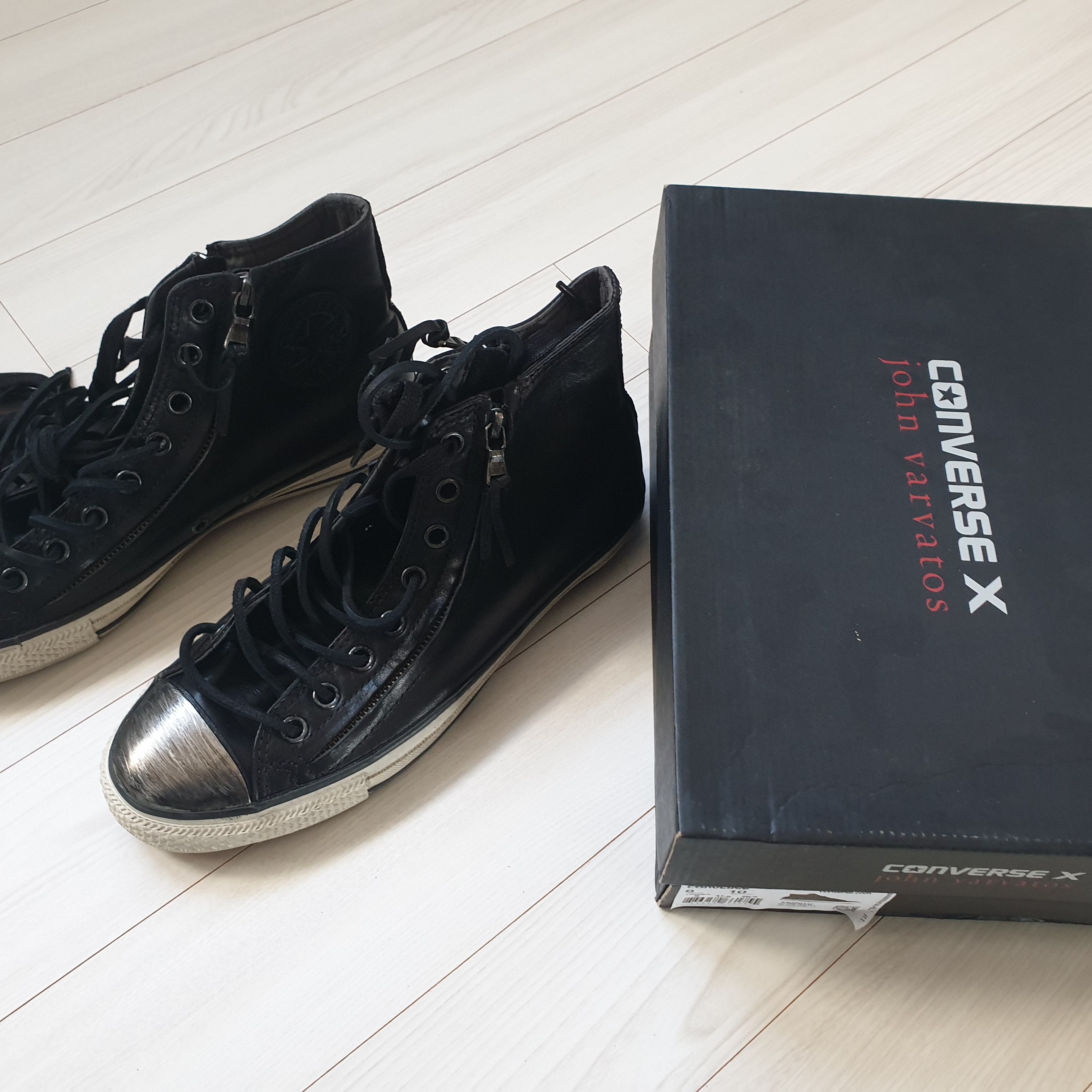 Converse x John Varvatos Chuck Taylor All Star Double Zip Hi Black Turtle, Converse x John Varvatos One Star Ox Black Dove 착용 스타일 - 1