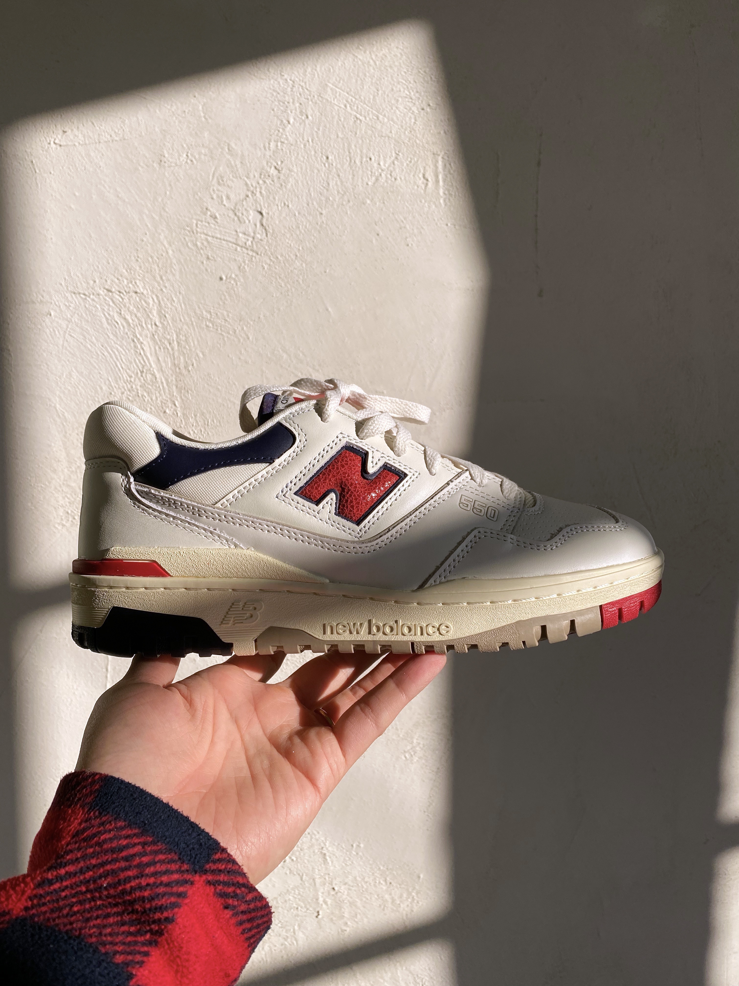 New Balance x Aime Leon Dore 550 Navy Red 착용 스타일 - 3