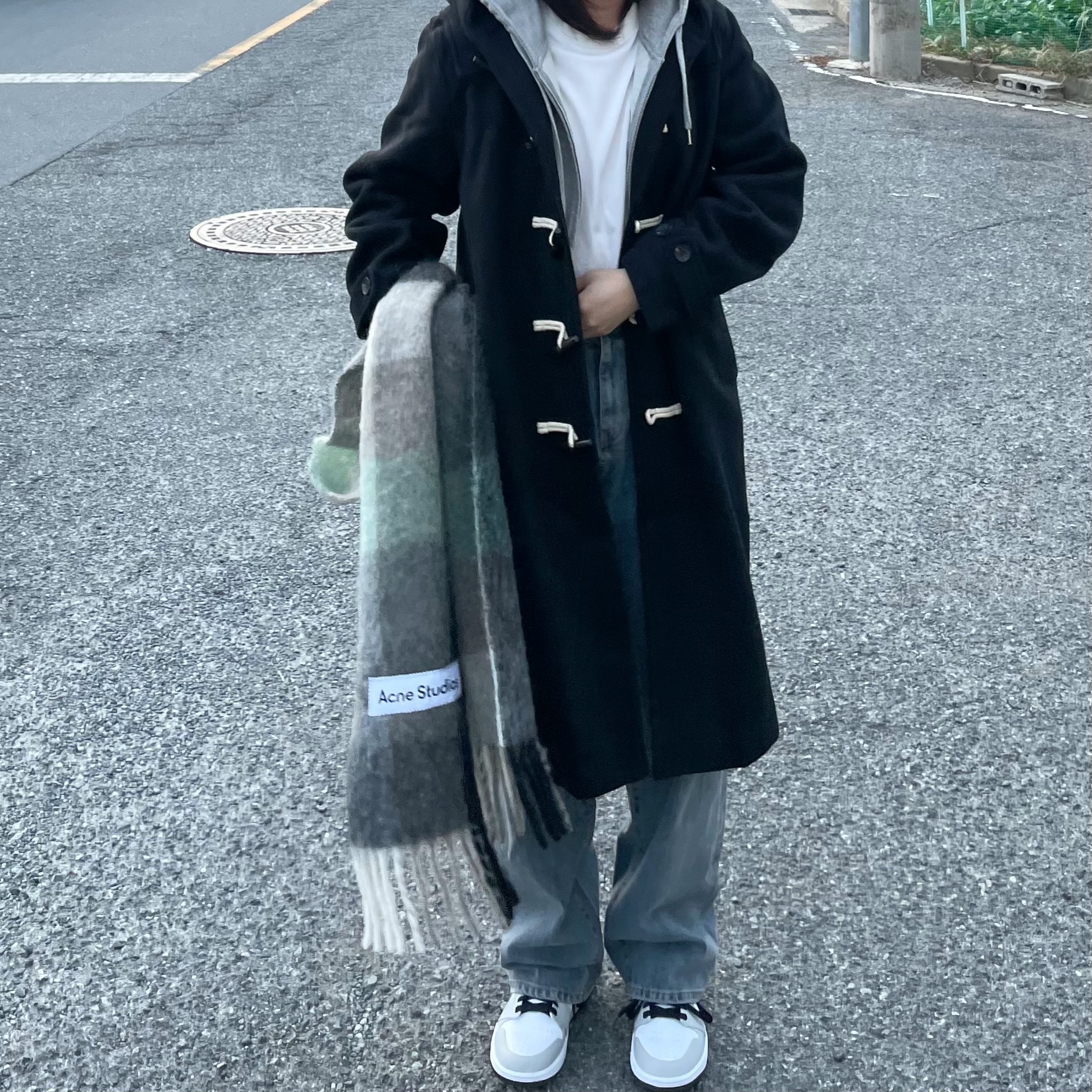 Acne Studios Mohair Check Muffler Grey Green Black, (W) Jordan 1 Mid Grey Fog 착용 스타일 - 1