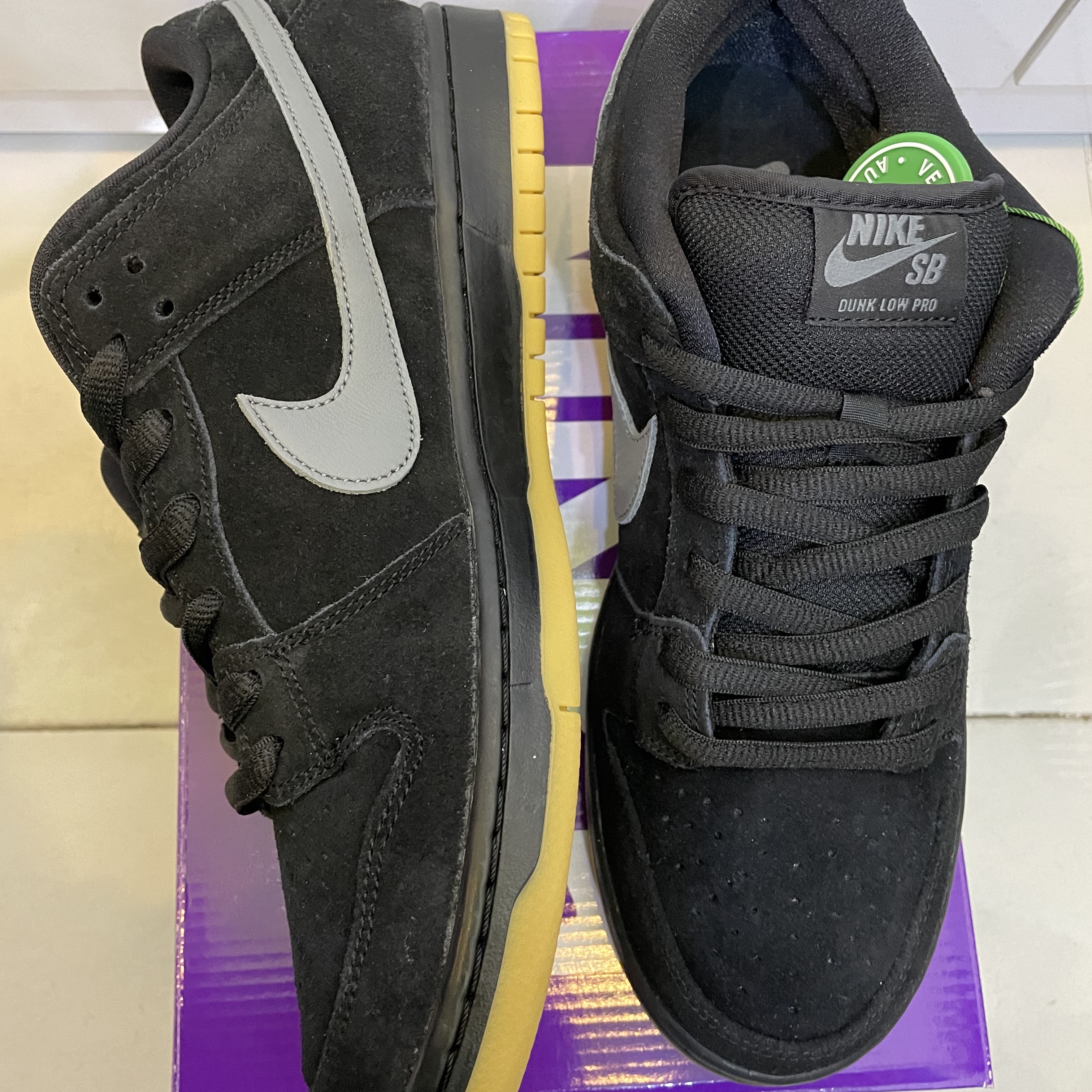 Nike SB Dunk Low Pro Black Cool Grey 착용 스타일 - 2