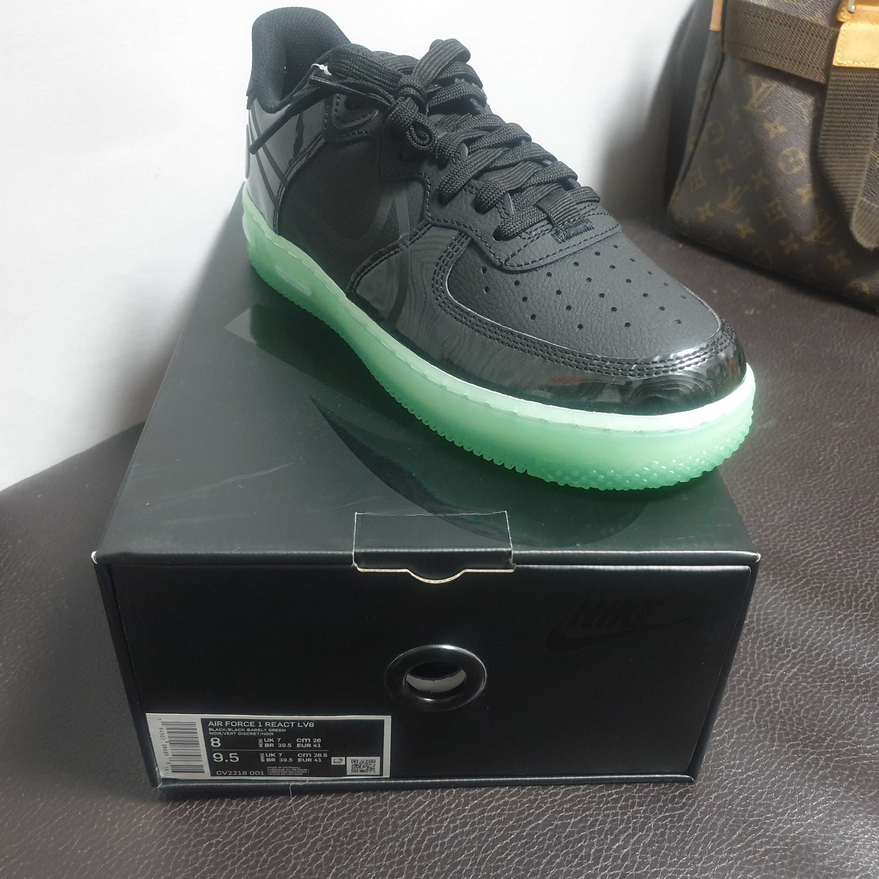 Nike Air Force 1 React LV8 Barely Green 착용 스타일 - 1