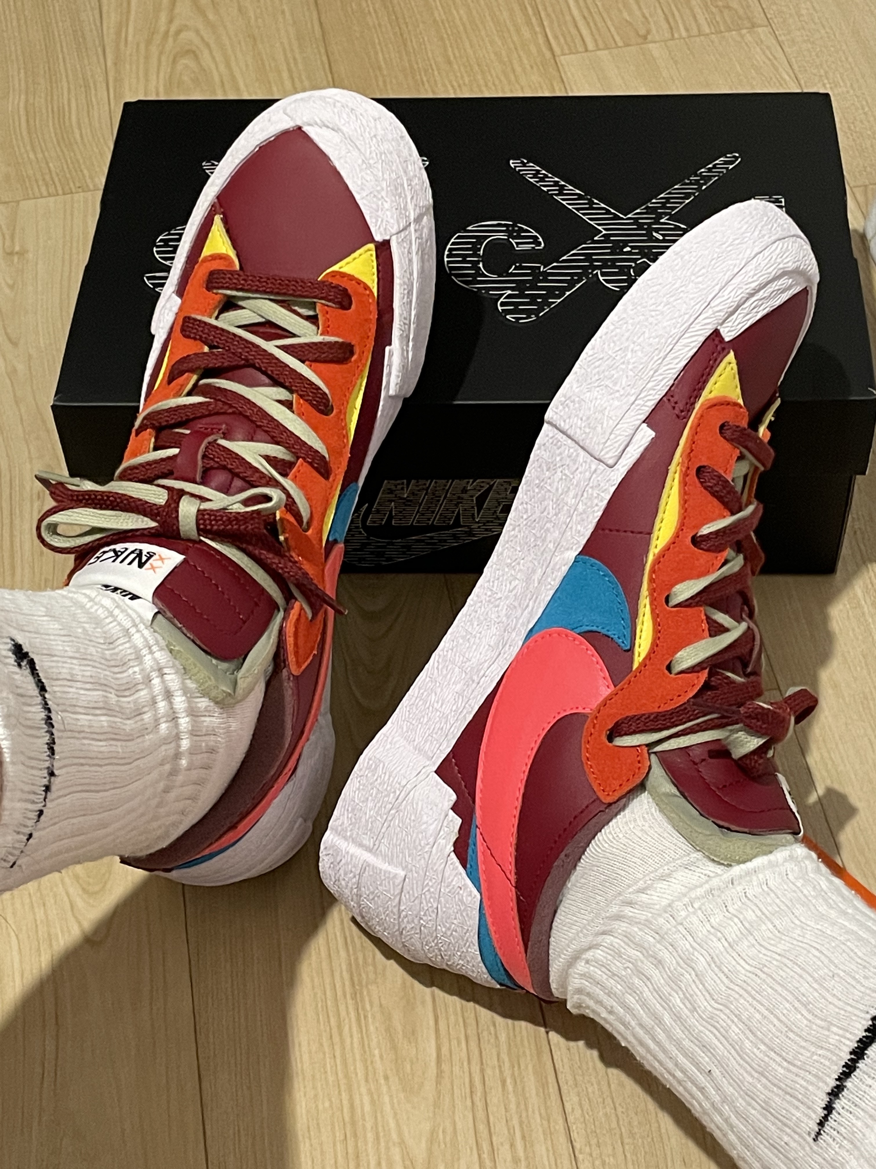 Nike x Sacai x Kaws Blazer Low Team Red 착용 스타일 - 2