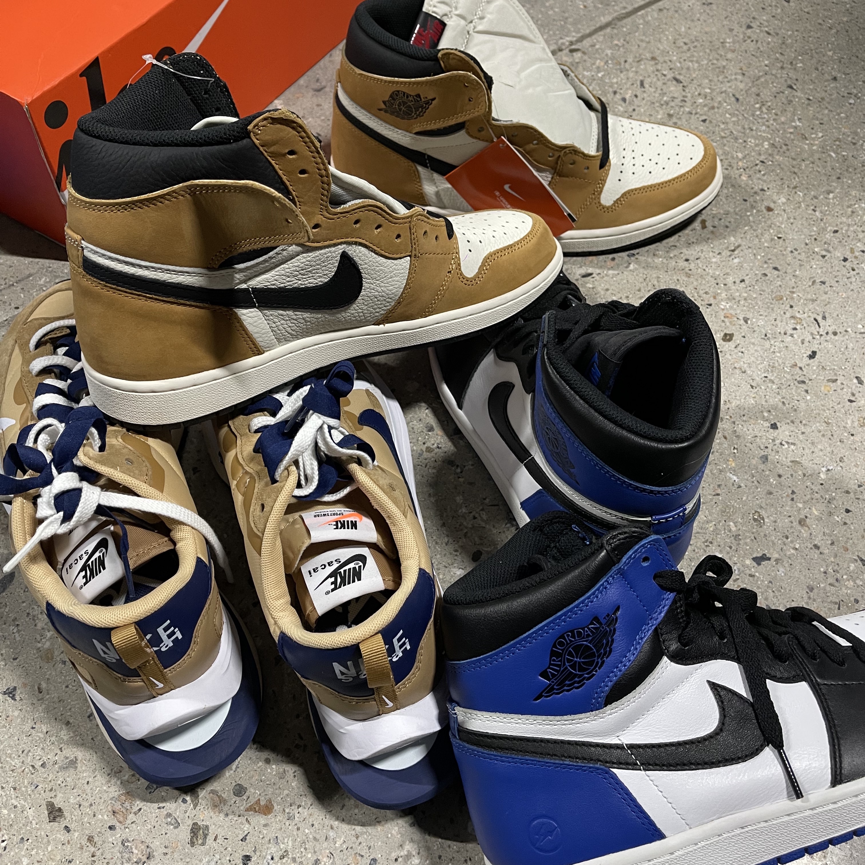 Jordan 1 x Fragment Retro High OG, Nike x Sacai VaporWaffle Sesame and Blue Void 착용 스타일
