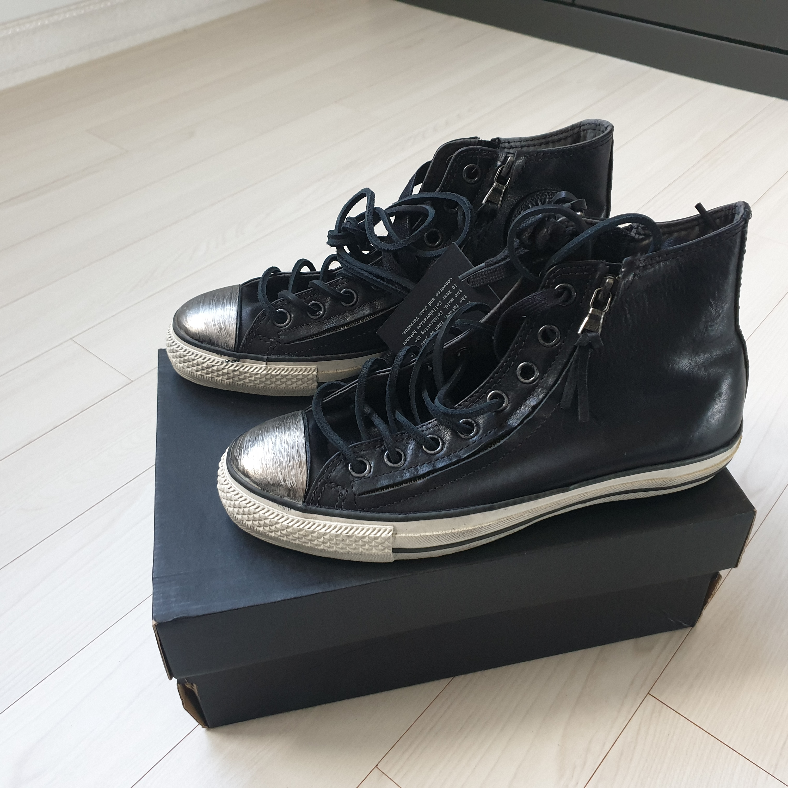 Converse x John Varvatos Chuck Taylor All Star Double Zip Hi Black Turtle, Converse x John Varvatos One Star Ox Black Dove 착용 스타일 - 2