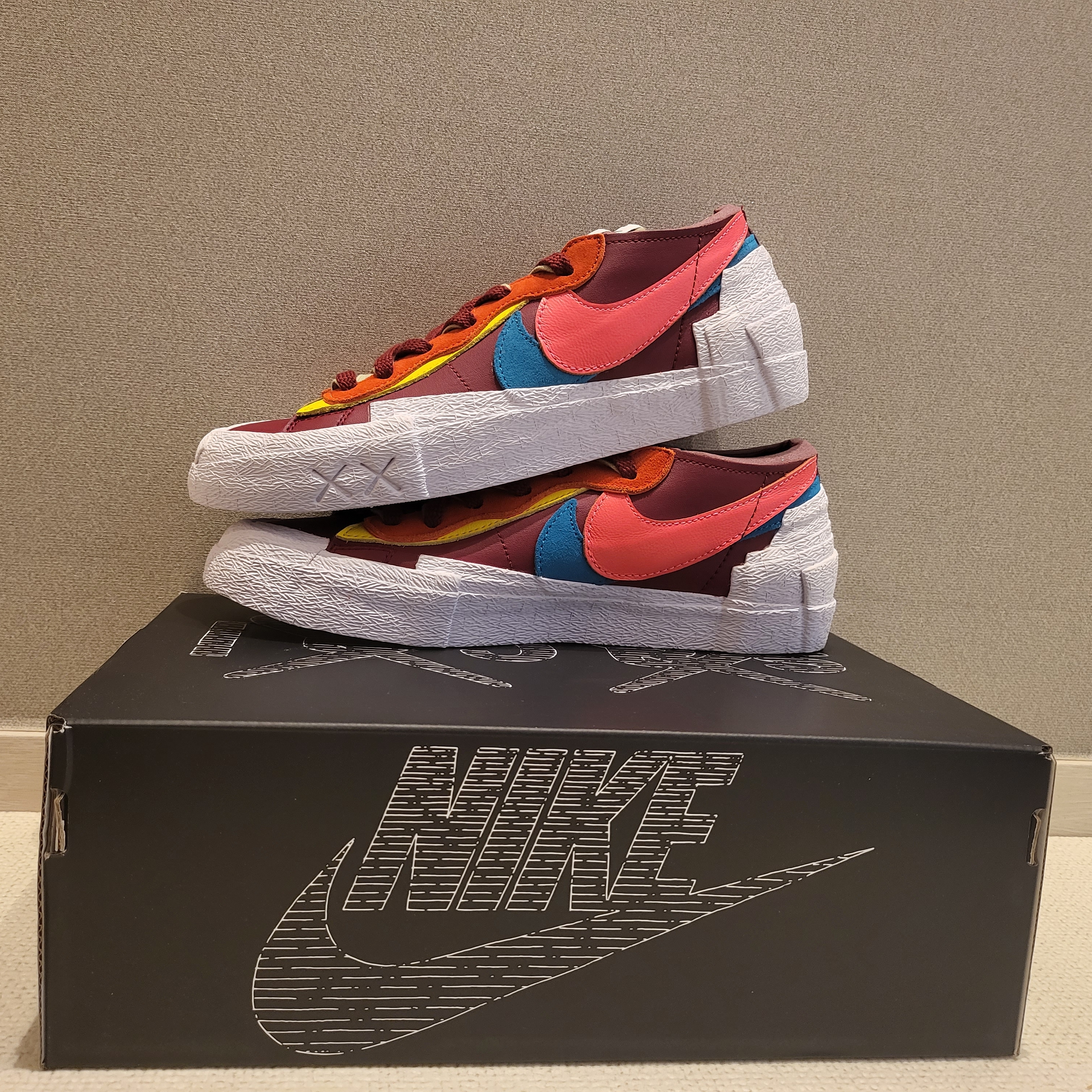 Nike x Sacai x Kaws Blazer Low Team Red 착용 스타일 - 1