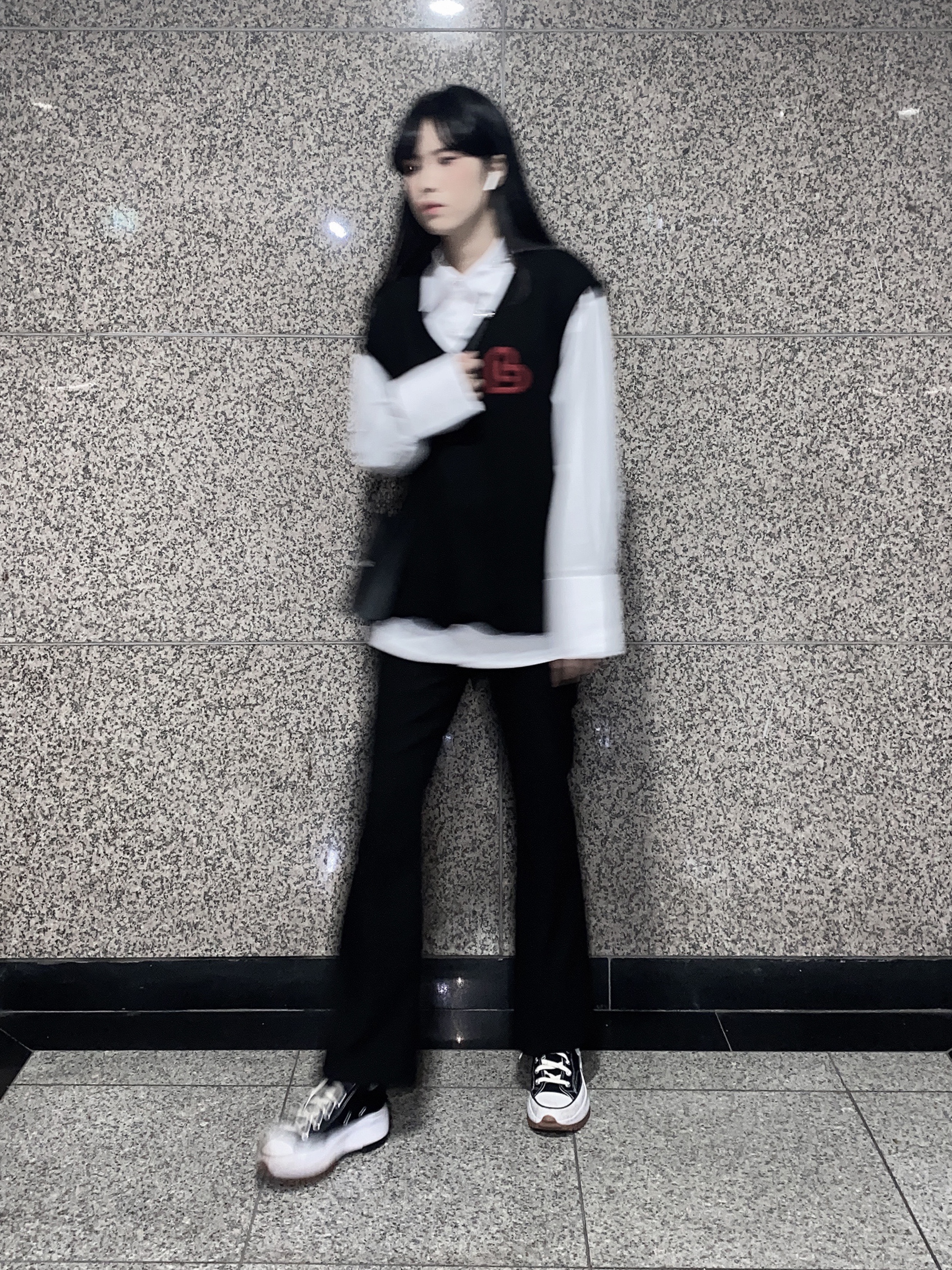 Converse Run Star Hike Hi Black White Gum 착용 스타일 - 2