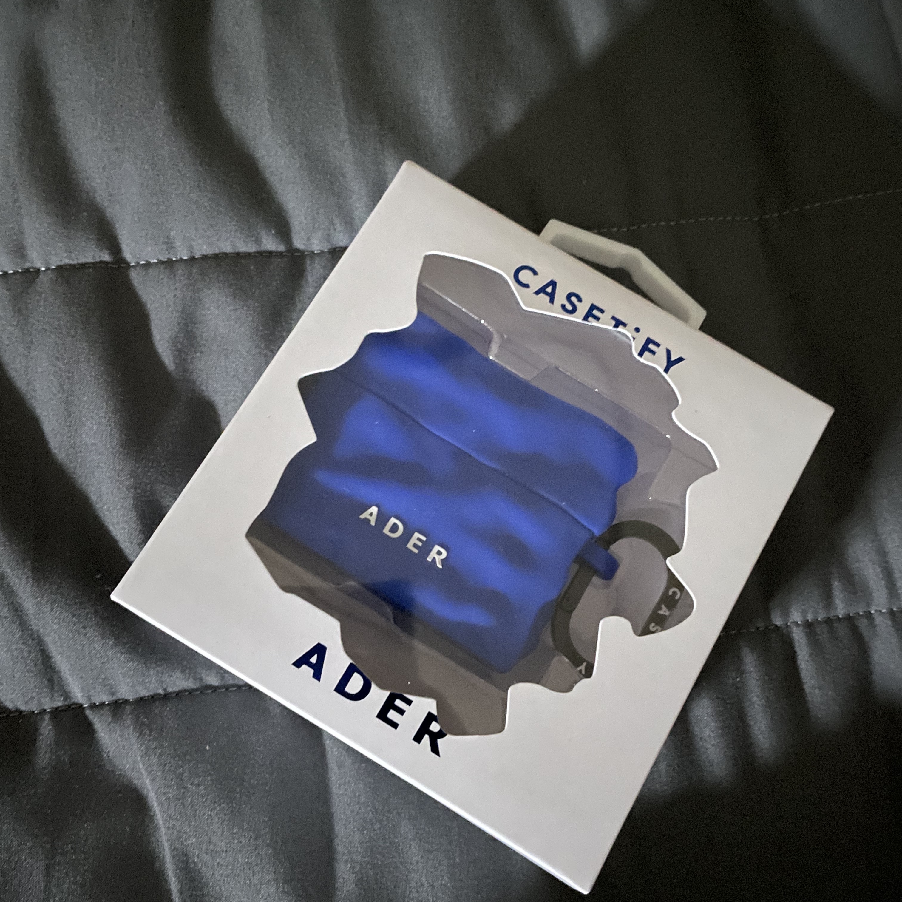Casetify x Ader Error AirPods Pro Case 착용 스타일 - 3