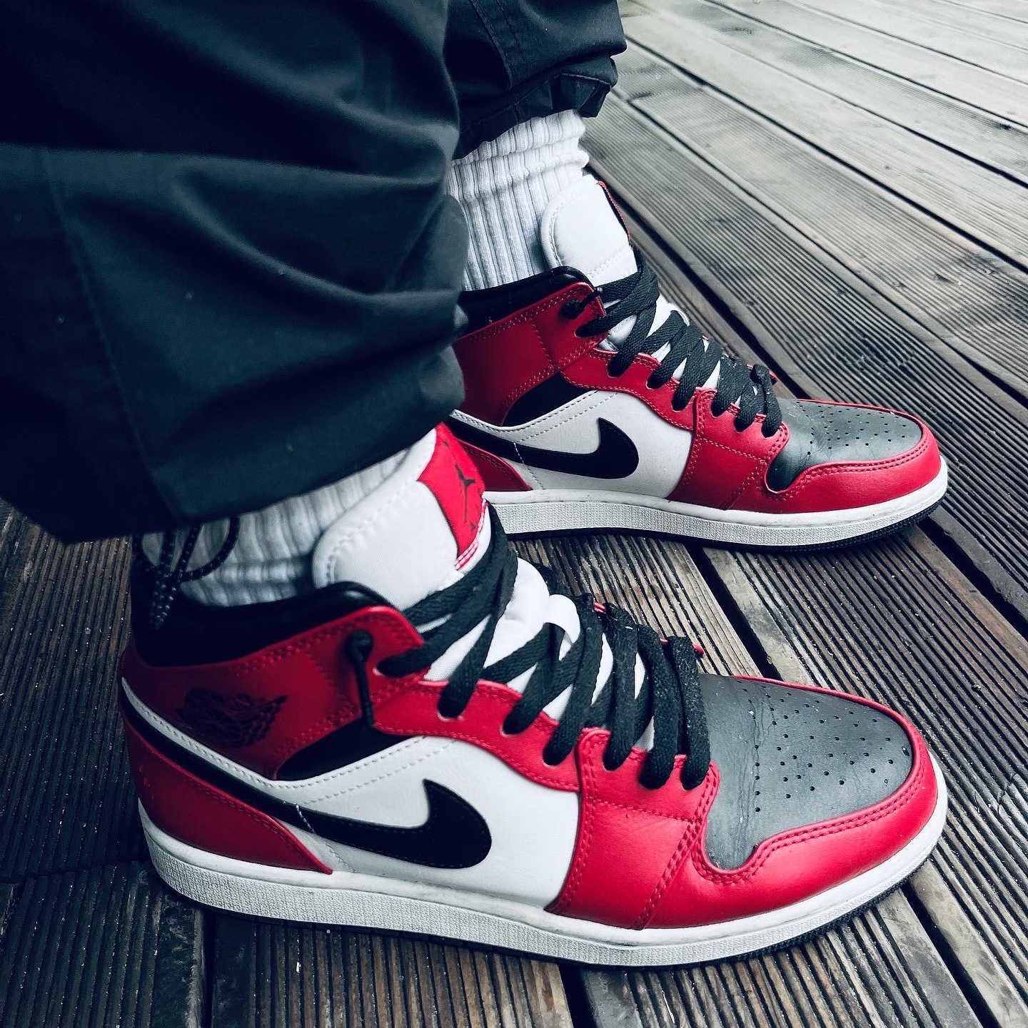 Jordan 1 Mid Chicago Black Toe 착용 스타일