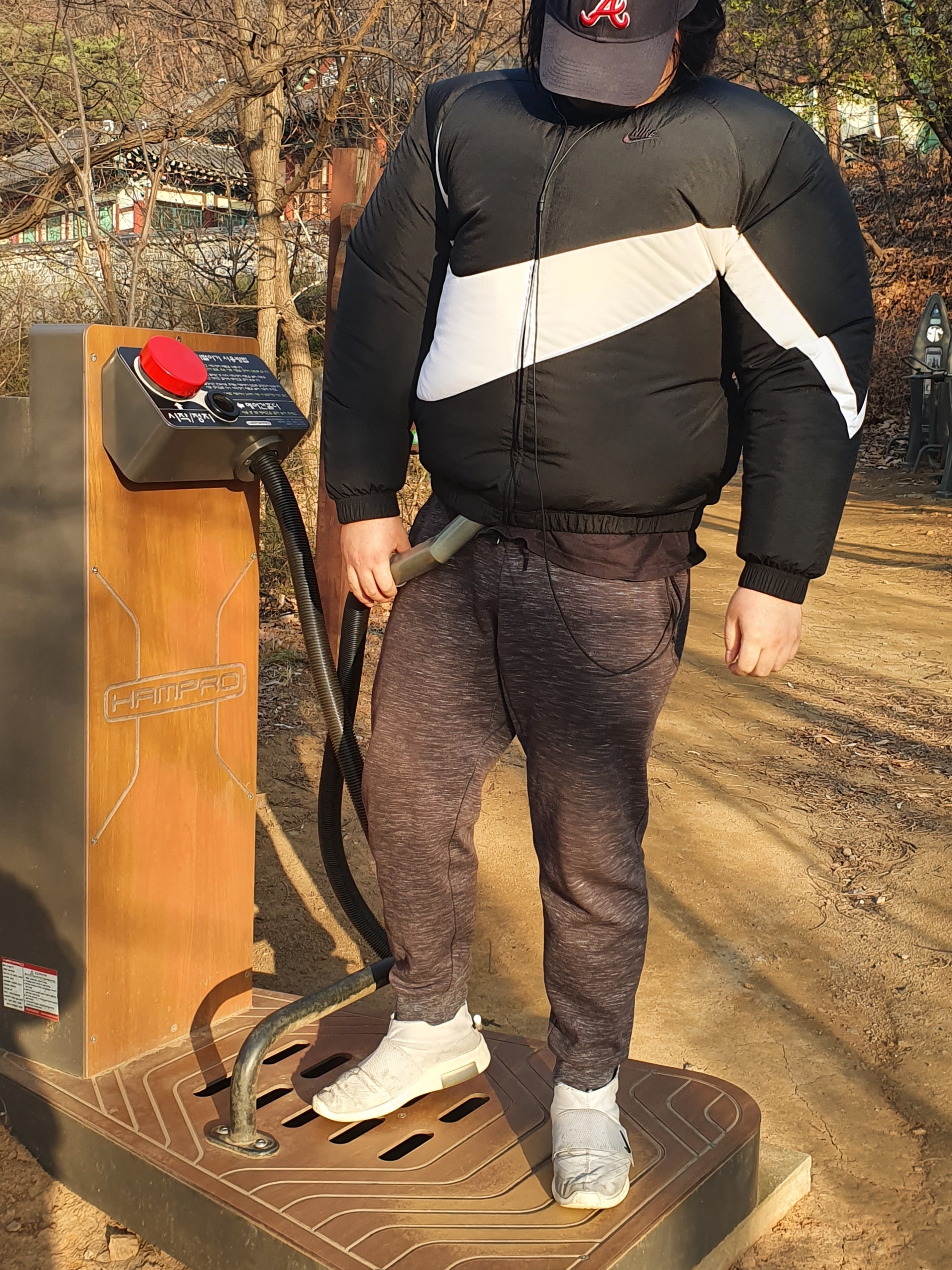 Nike x Fear of God Air Fear of God Moccasin Pure Platinum 착용 스타일