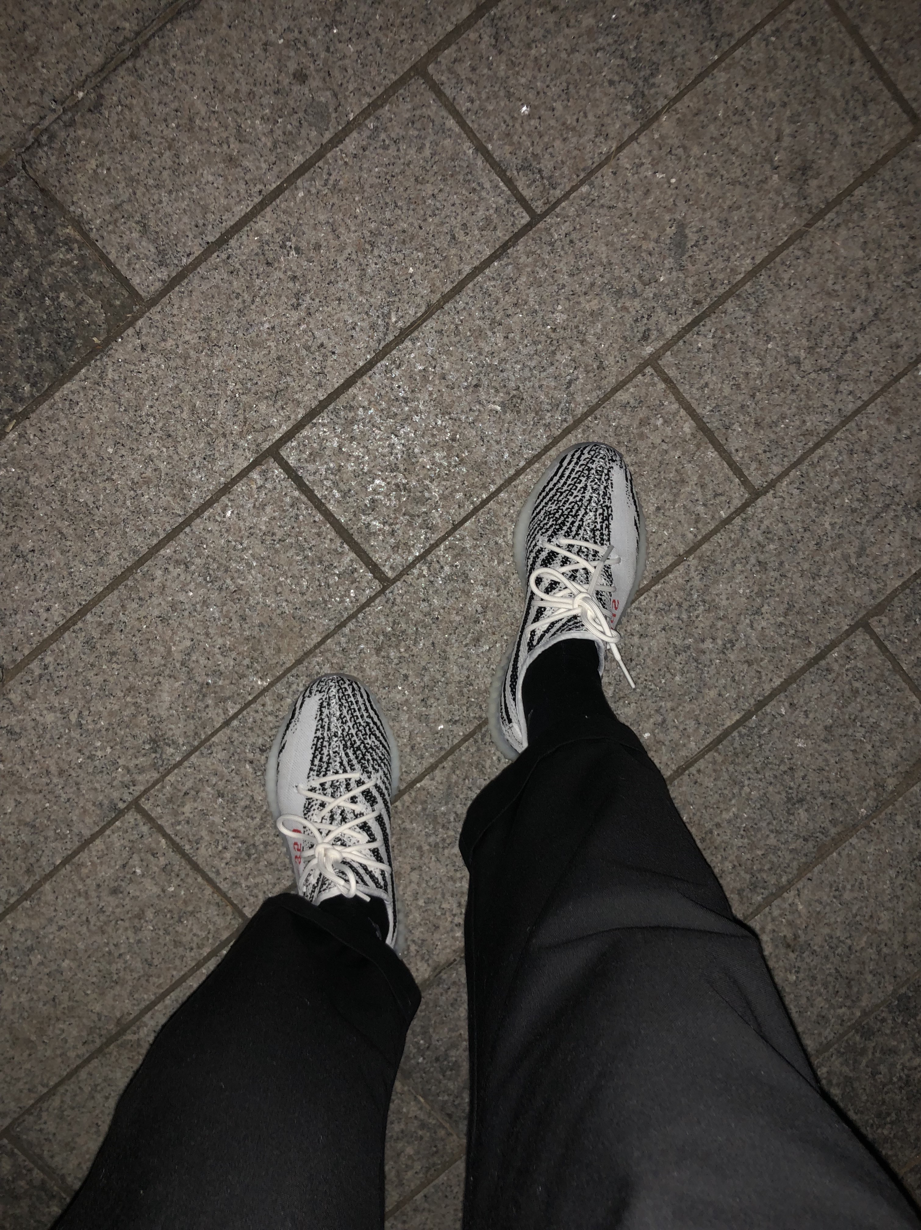 Adidas Yeezy Boost 350 V2 Zebra 2017/2019/2020 착용 스타일 - 1