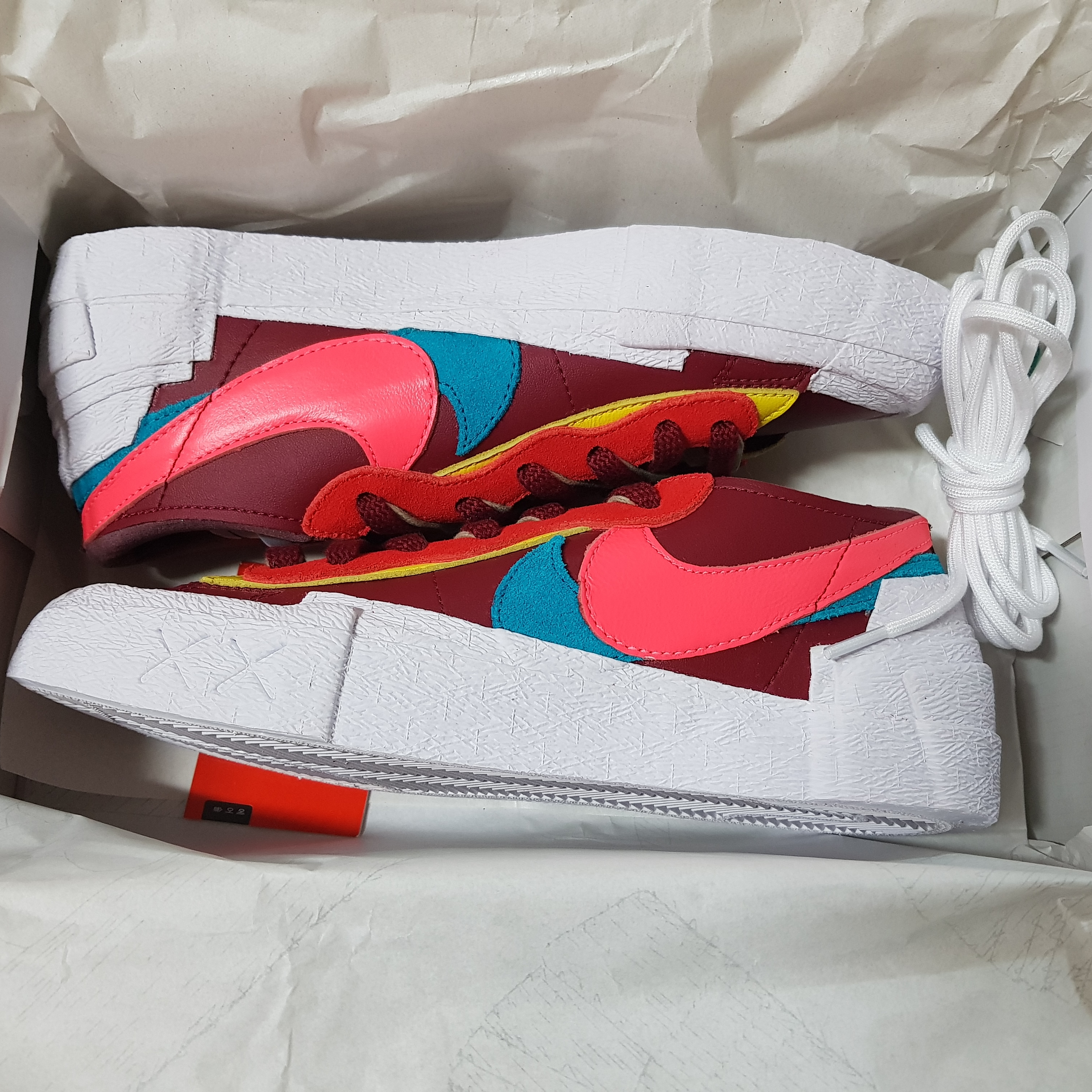Nike x Sacai x Kaws Blazer Low Team Red 착용 스타일 - 2