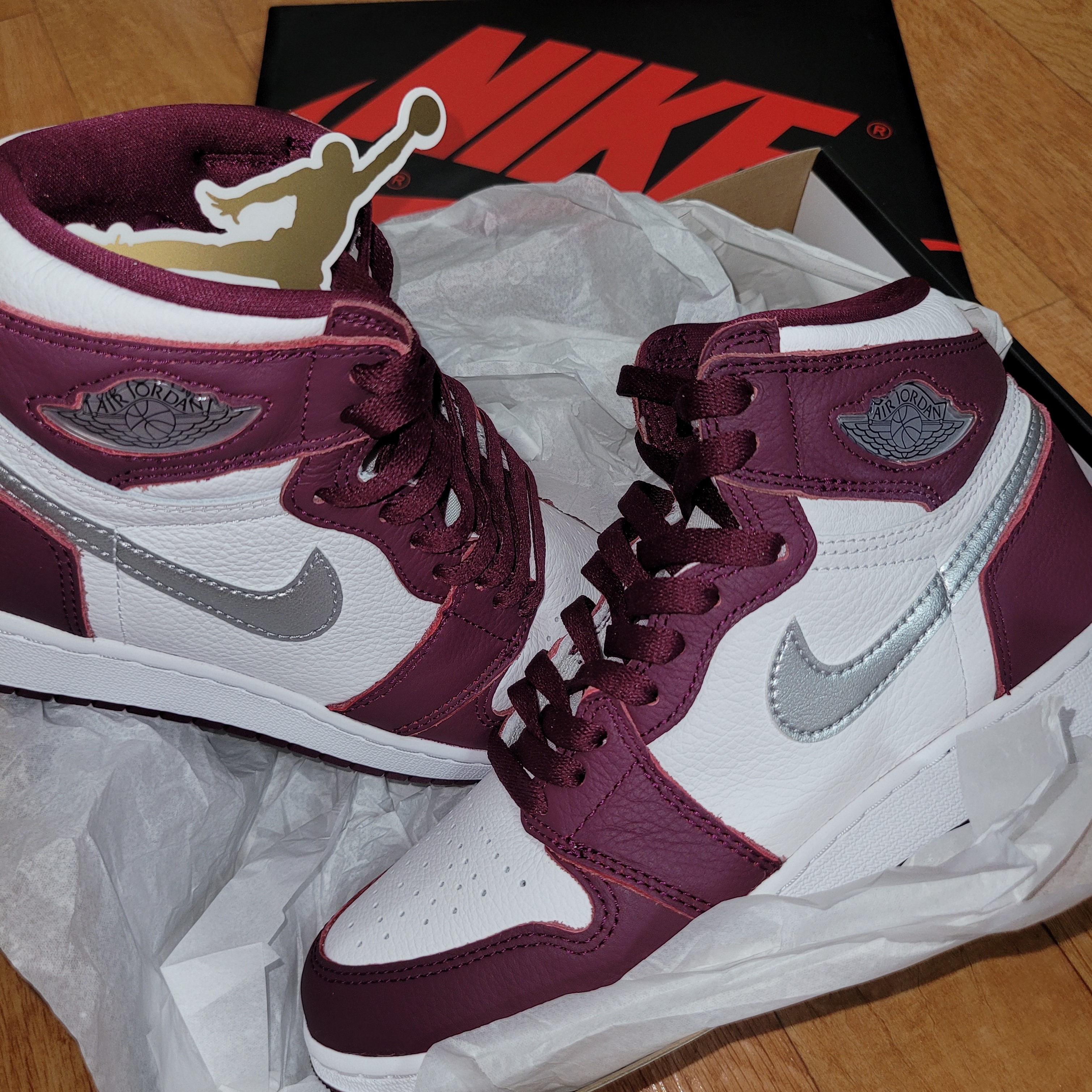 (GS) Jordan 1 Retro High OG Bordeaux 착용 스타일 - 1