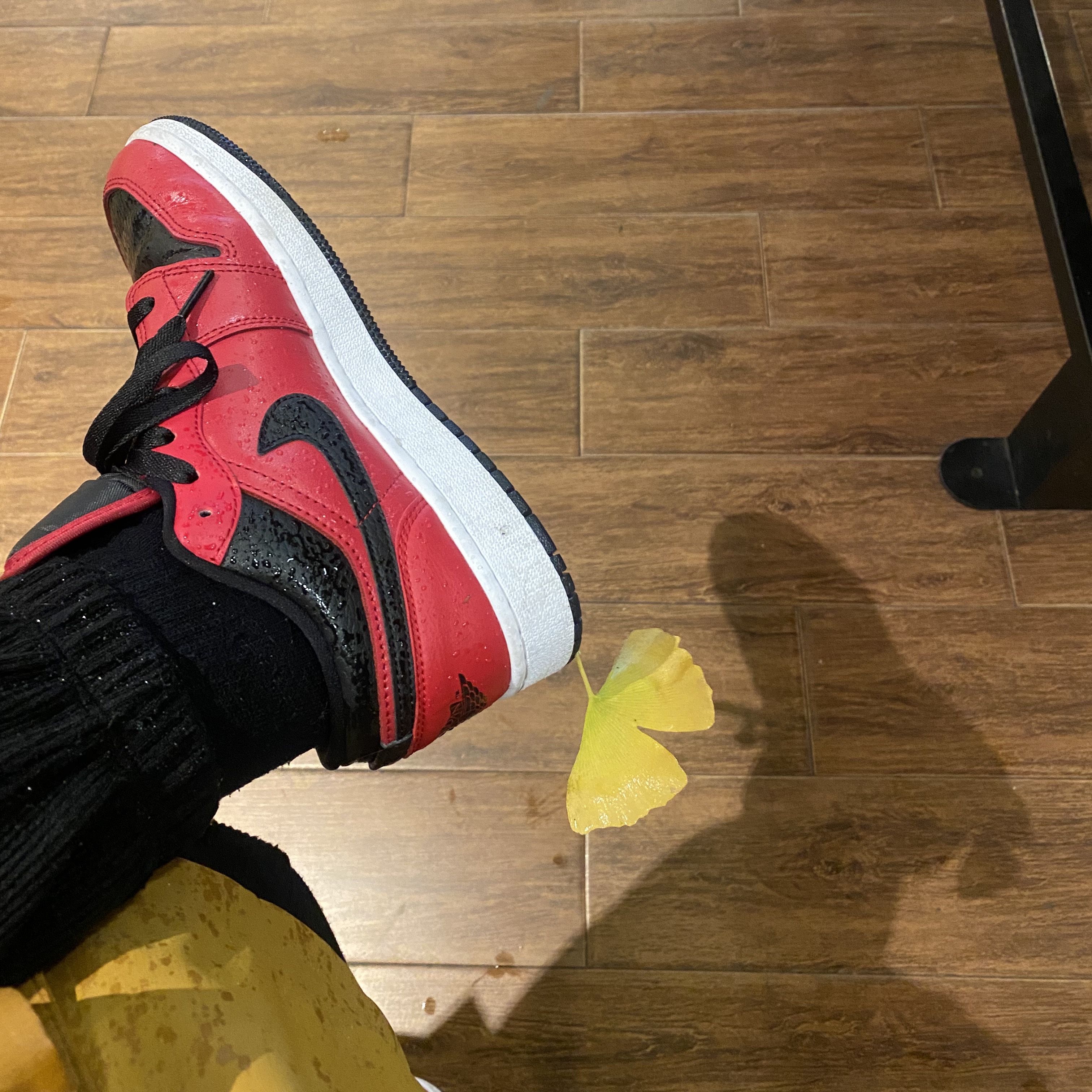 (GS) Jordan 1 Low Gym Red Black 착용 스타일 - 1