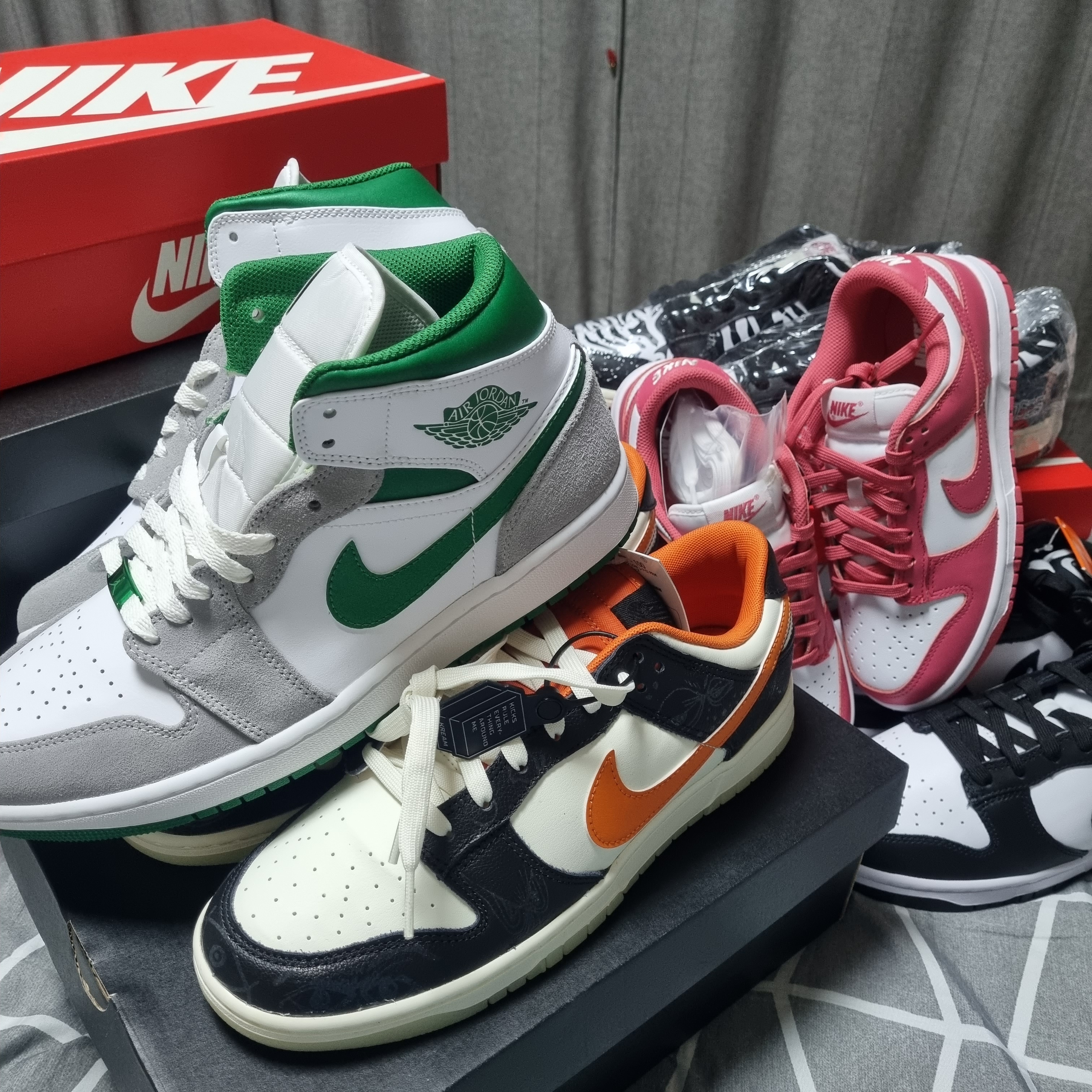 (W) Nike Dunk Low Archeo Pink, Jordan 1 Mid SE Pine Green Light Smoke Grey 착용 스타일