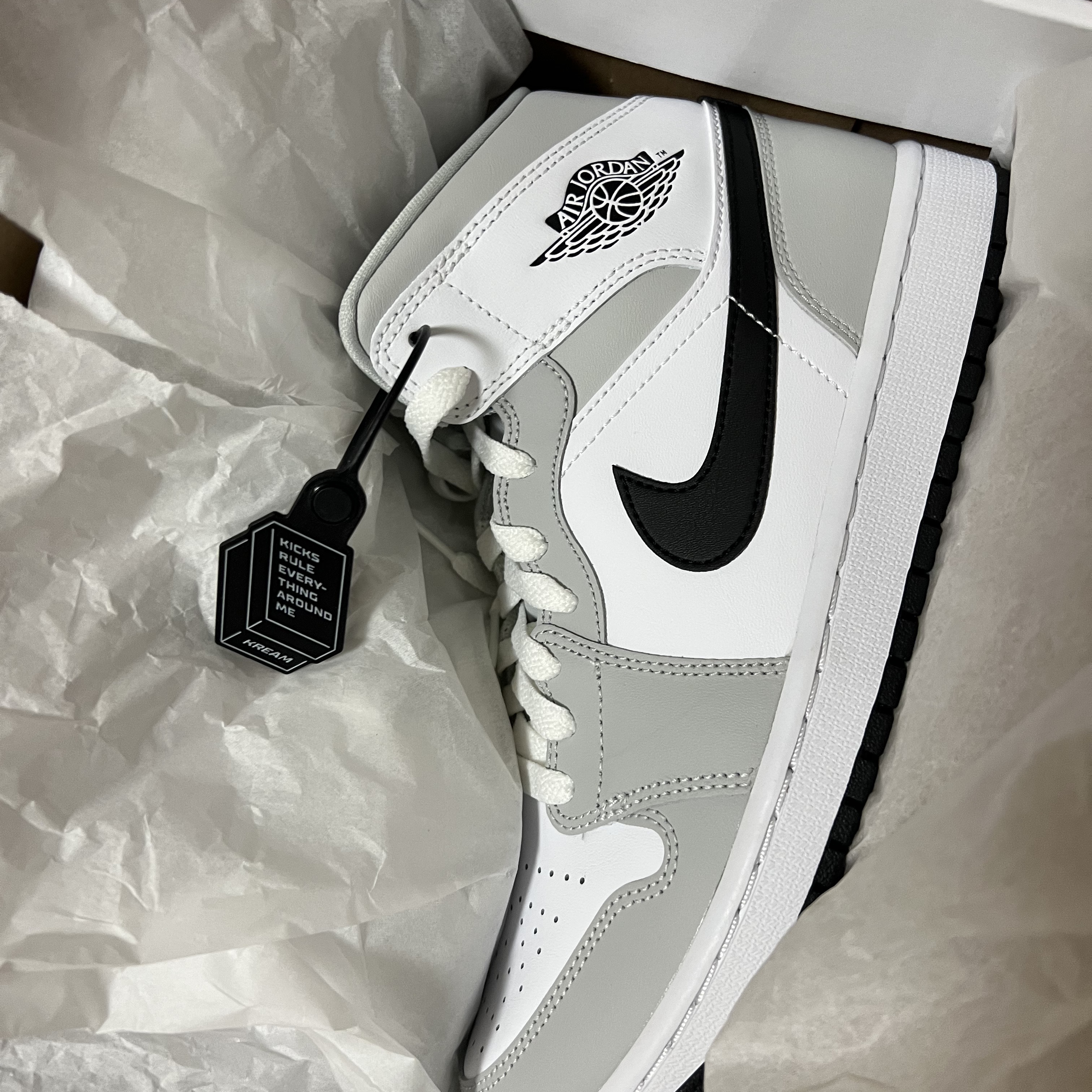 (W) Jordan 1 Mid Grey Fog 착용 스타일 - 1