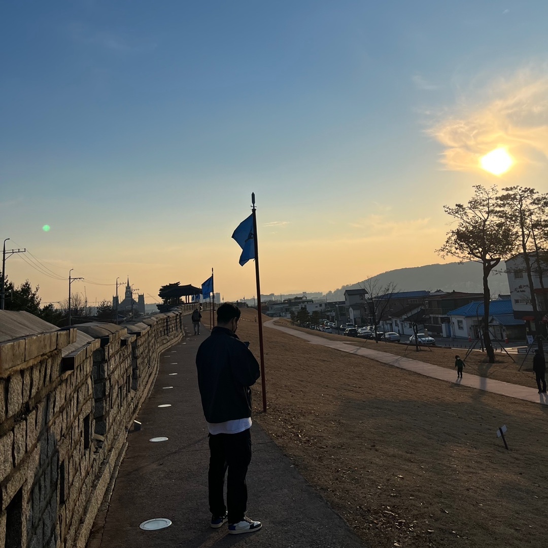 Jordan 1 x Travis Scott x Fragment Retro Low OG SP Military Blue, Essentials Track Jacket Black - 20FW 착용 스타일 - 1