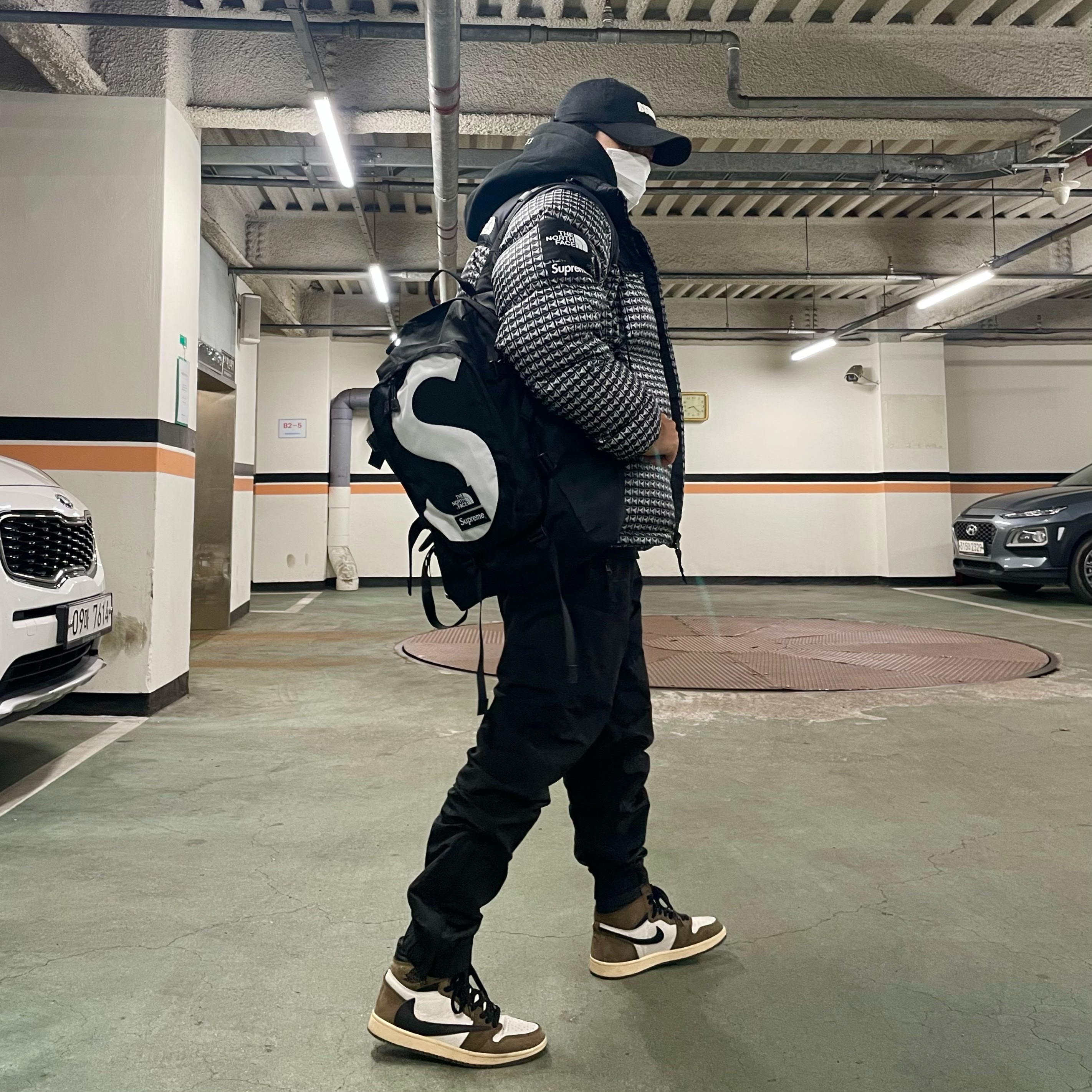 Supreme x The North Face Studded Nuptse Jacket Black - 21SS, Supreme x The North Face S Logo Expedition Backpack Black - 20FW 착용 스타일