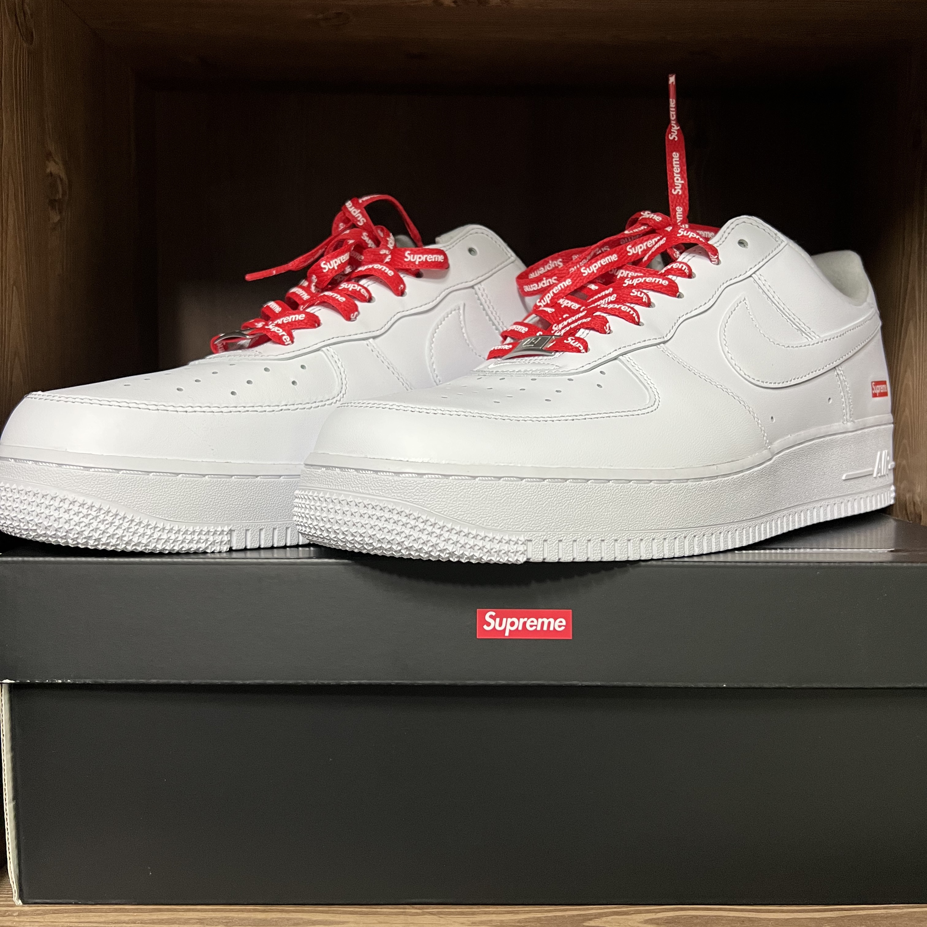 Nike x Supreme Air Force 1 Low White 착용 스타일