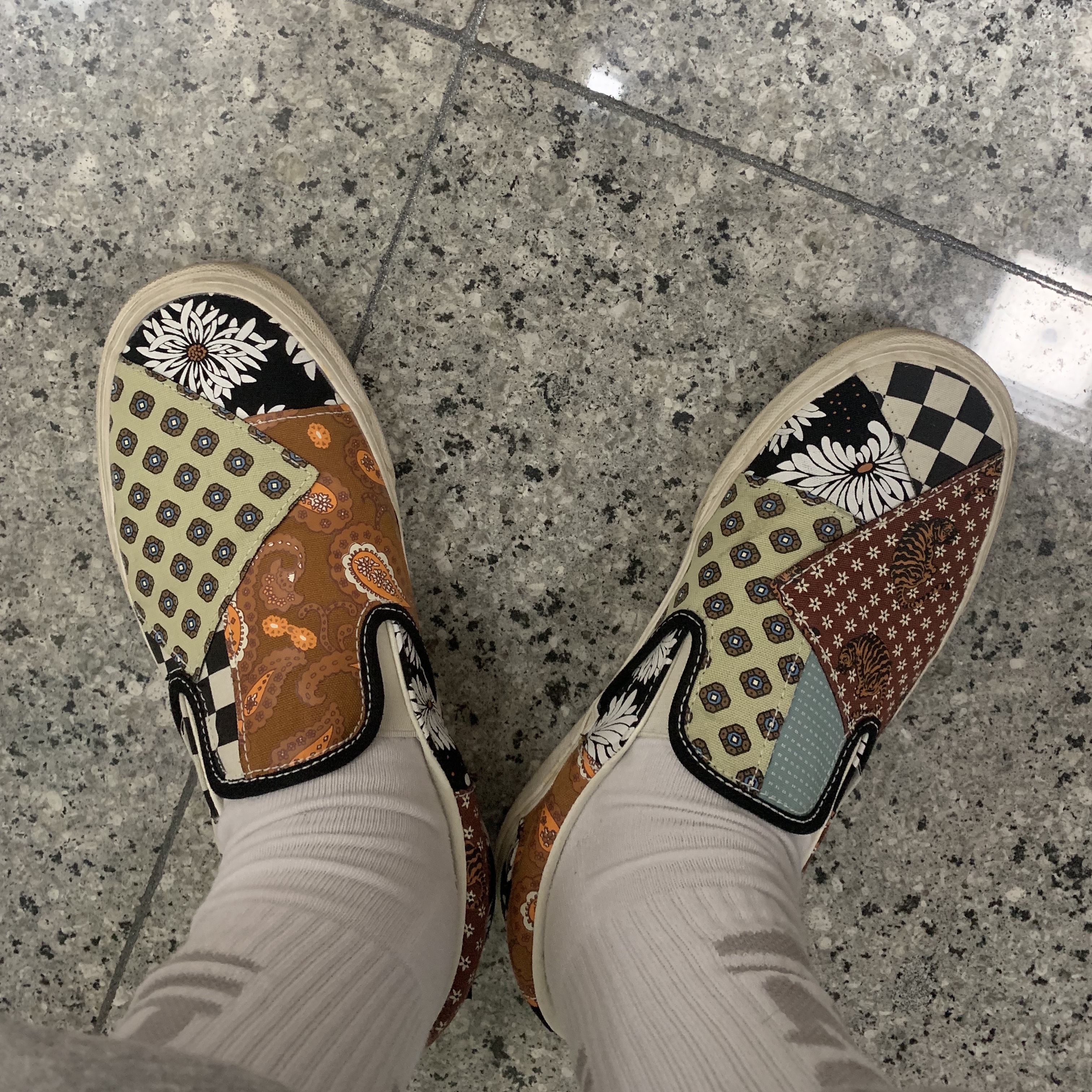 Vans Slip-On Tiger Patchwork 착용 스타일
