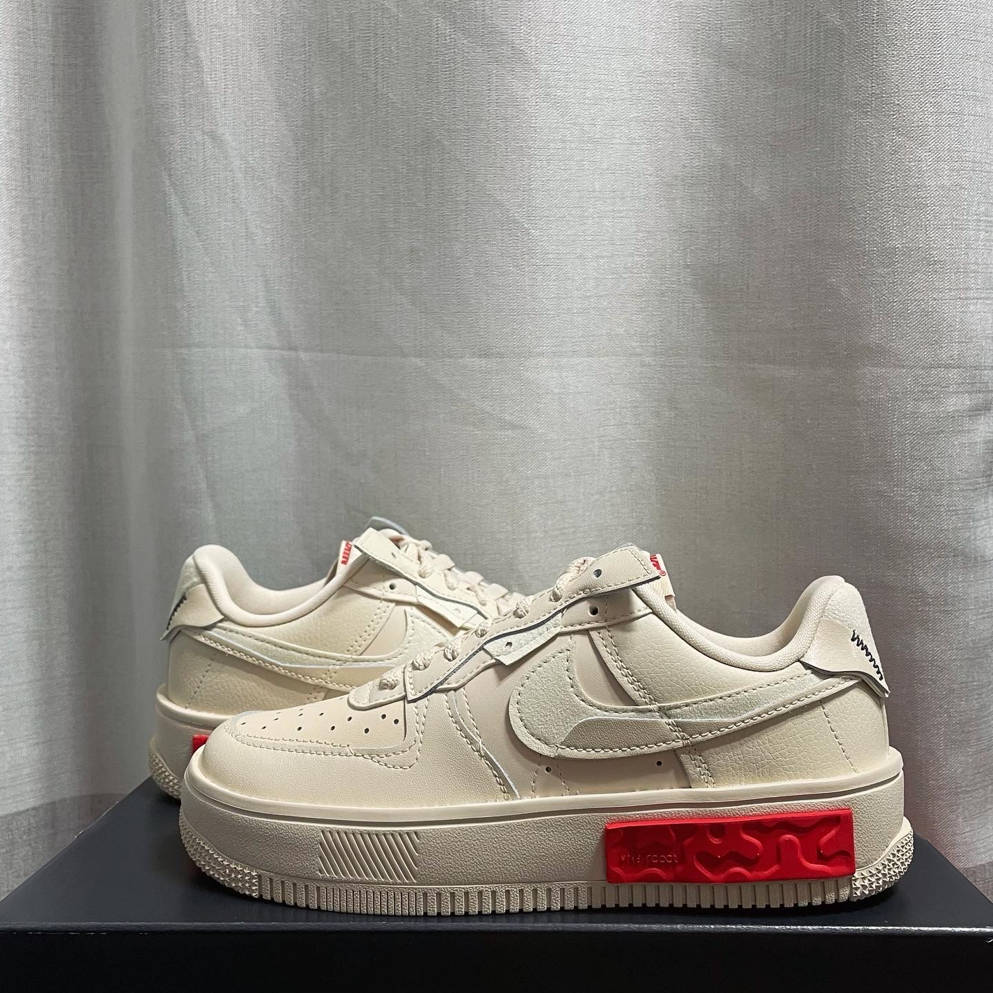 (W) Nike Air Force 1 Fontanka Pearl White 착용 스타일 - 3