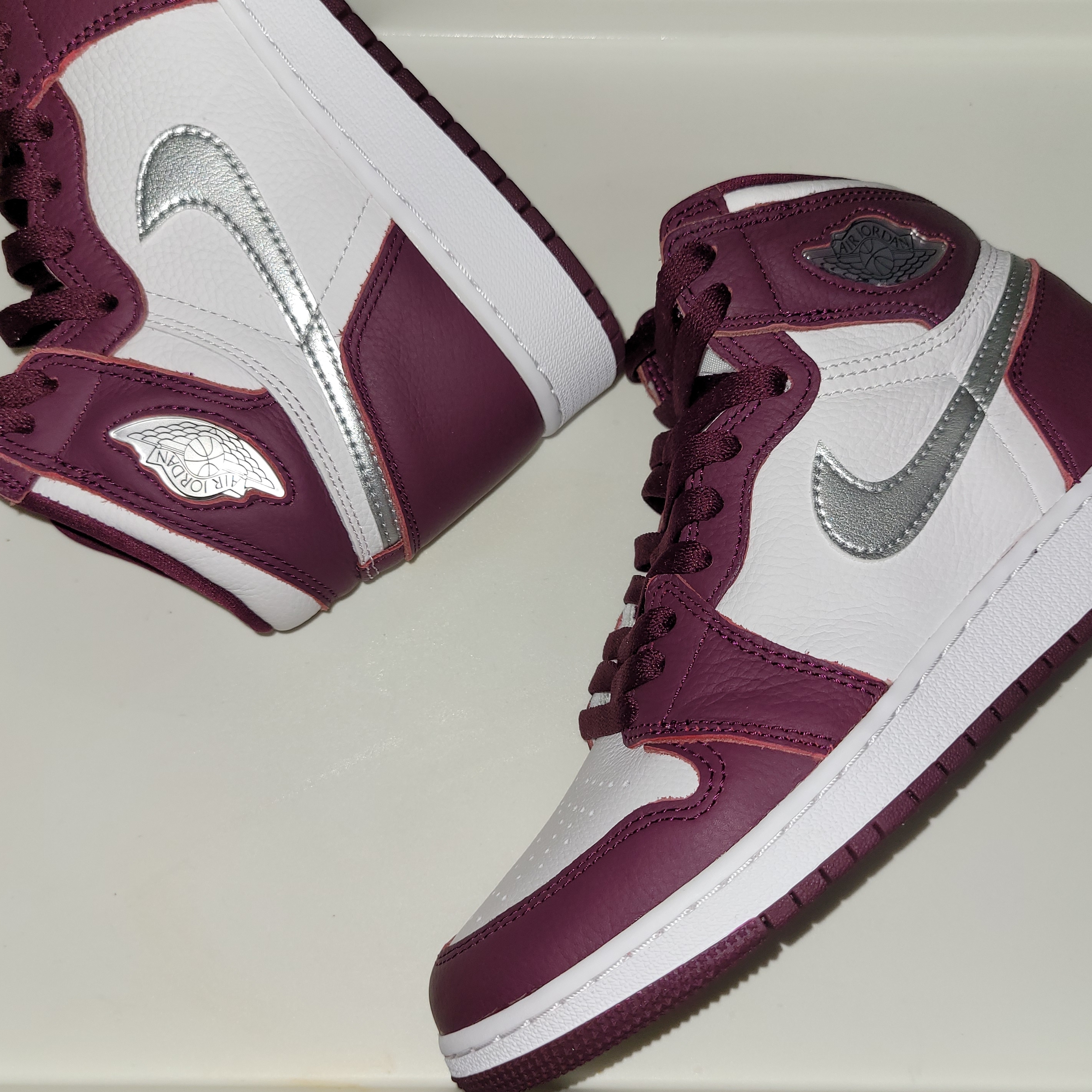 (GS) Jordan 1 Retro High OG Bordeaux 착용 스타일 - 2