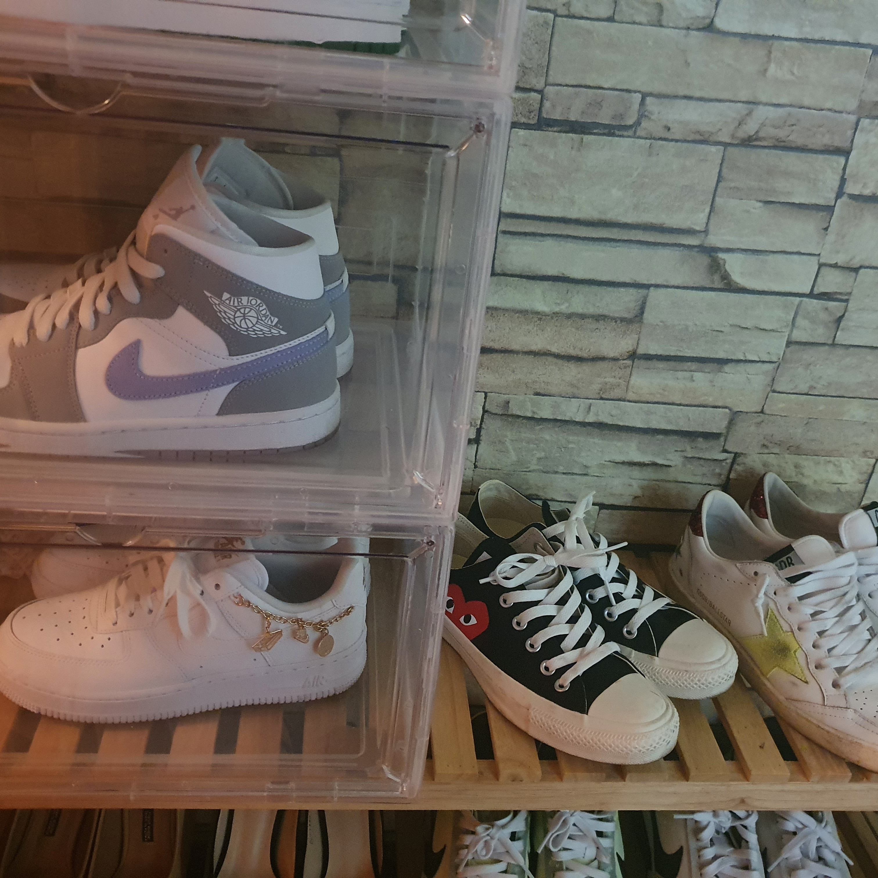 (W) Jordan 1 Mid Wolf Grey, (W) Nike Air Force 1 '07 Low White 착용 스타일 - 3