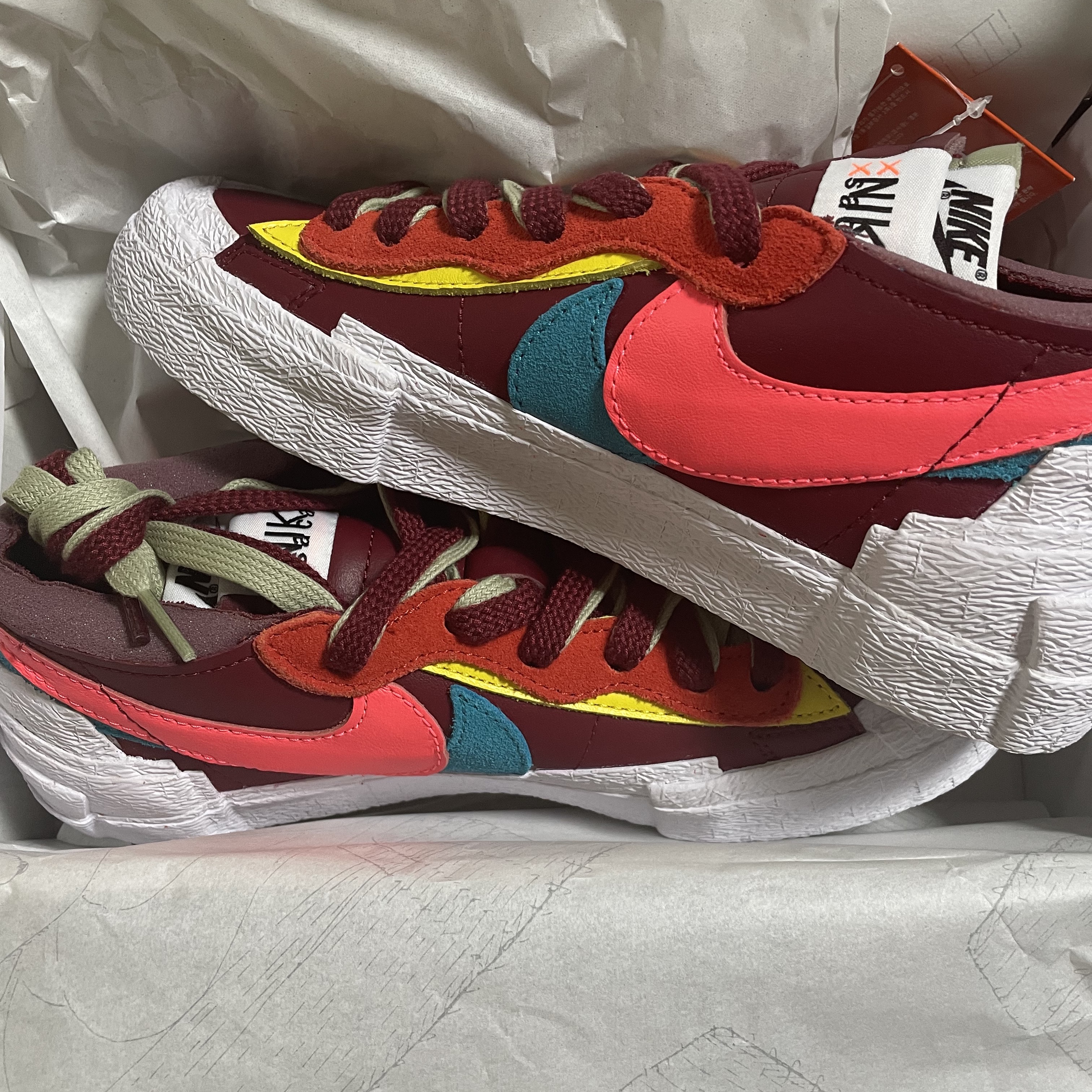 Nike x Sacai x Kaws Blazer Low Team Red 착용 스타일 - 2