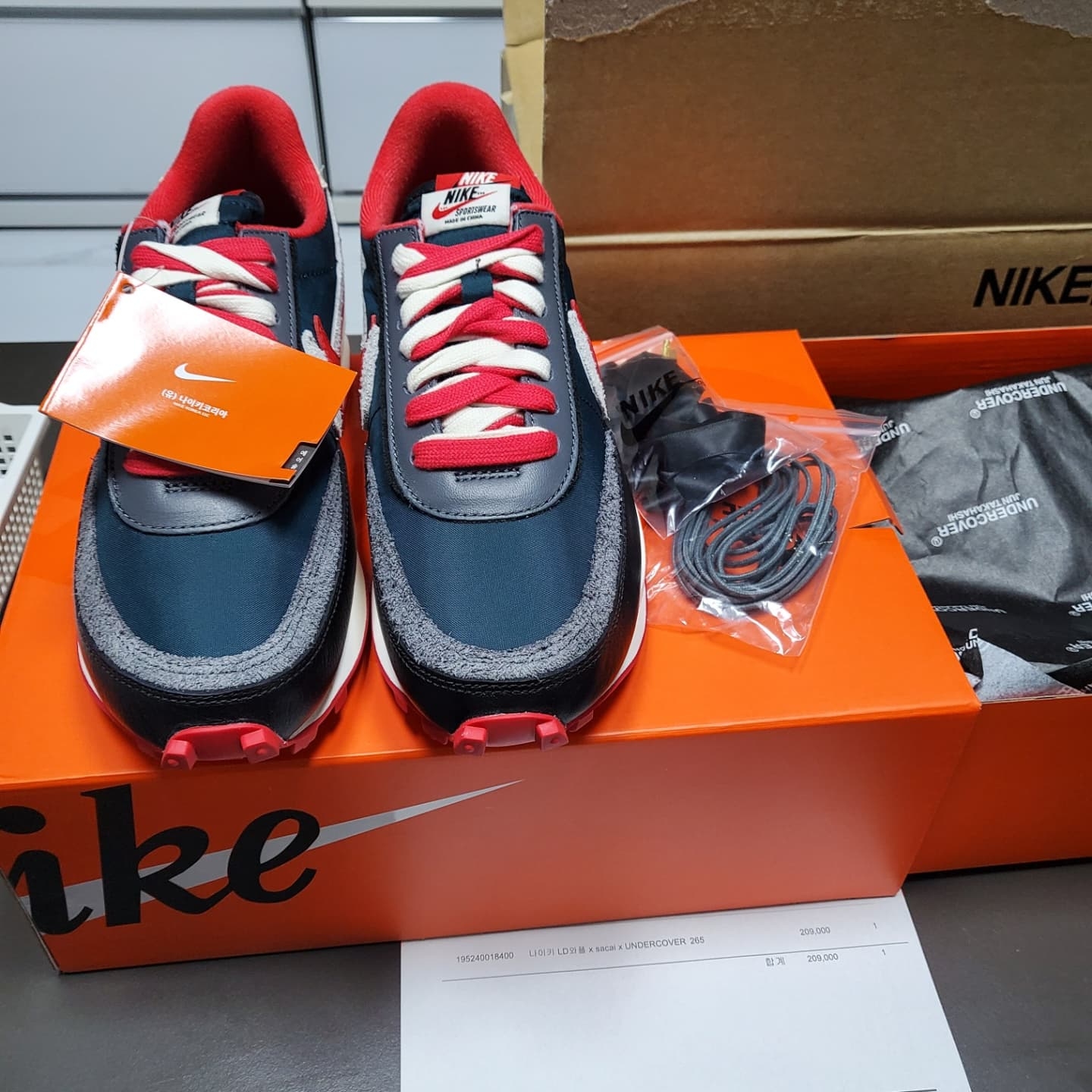 Nike x Sacai x Undercover LDWaffle Midnight Spruce University Red 착용 스타일 - 2