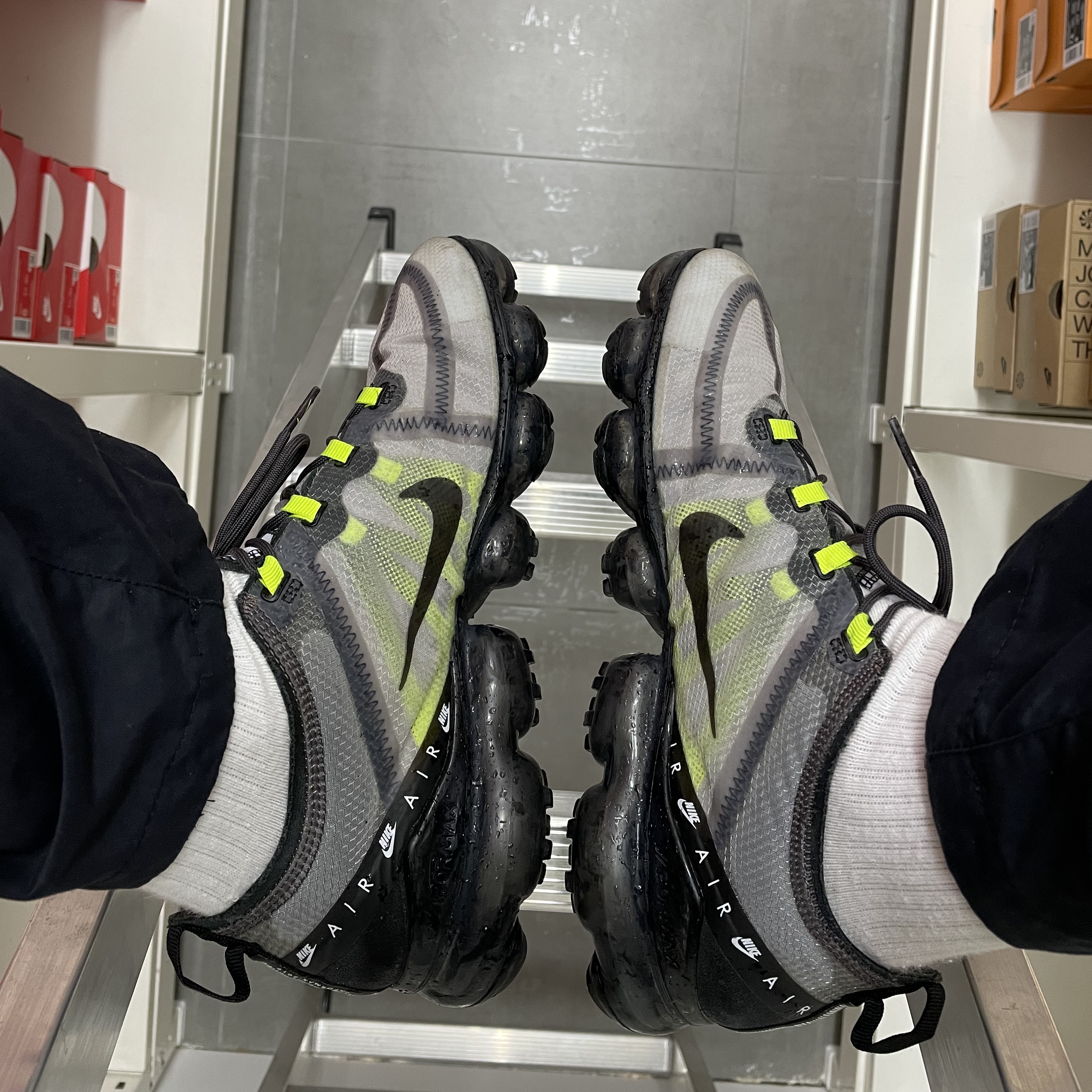Nike Air VaporMax 2019 Ghost Black 착용 스타일
