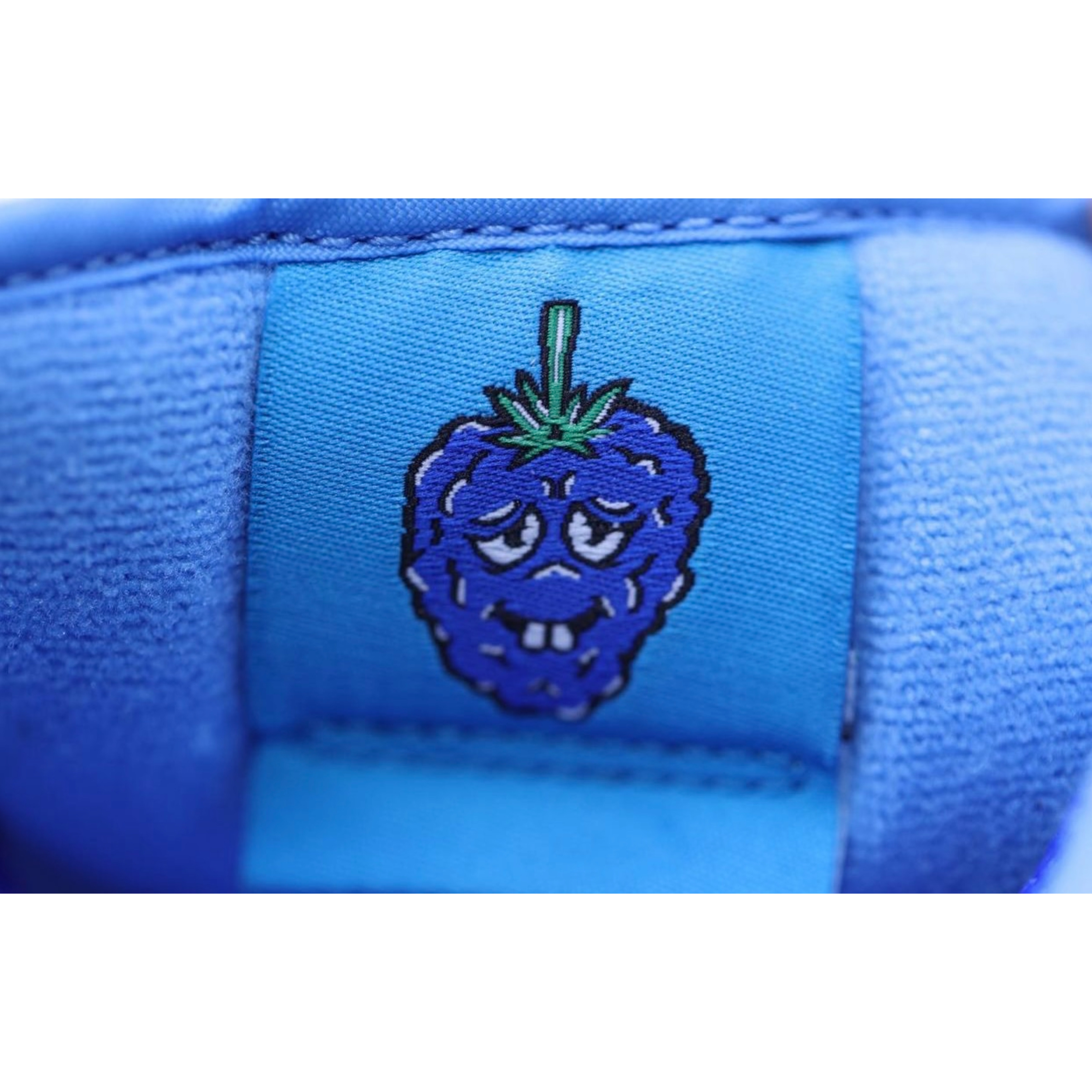 Nike SB Dunk Low Pro Blue Raspberry 착용 스타일 - 4