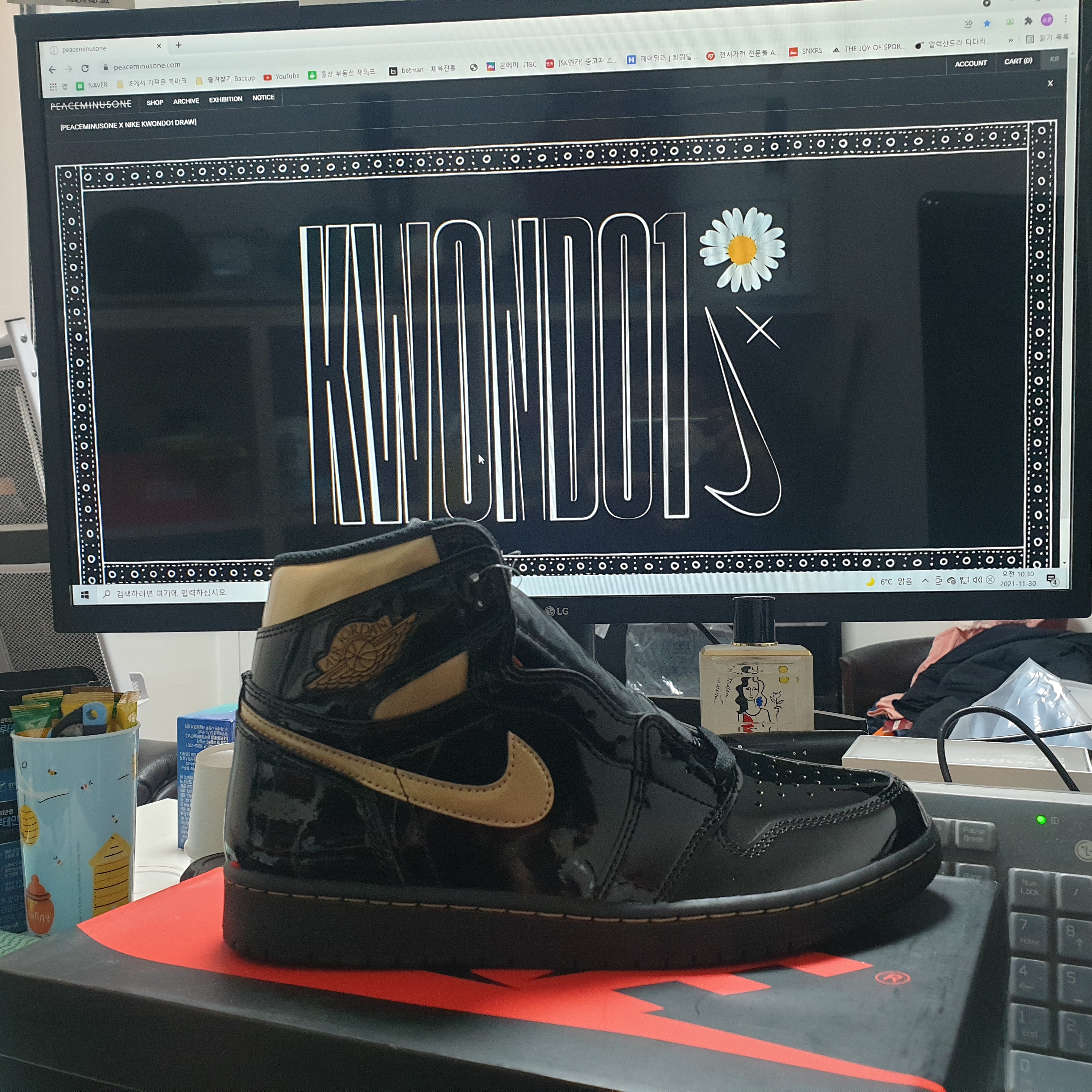 Jordan 1 Retro High OG Metallic Gold 착용 스타일