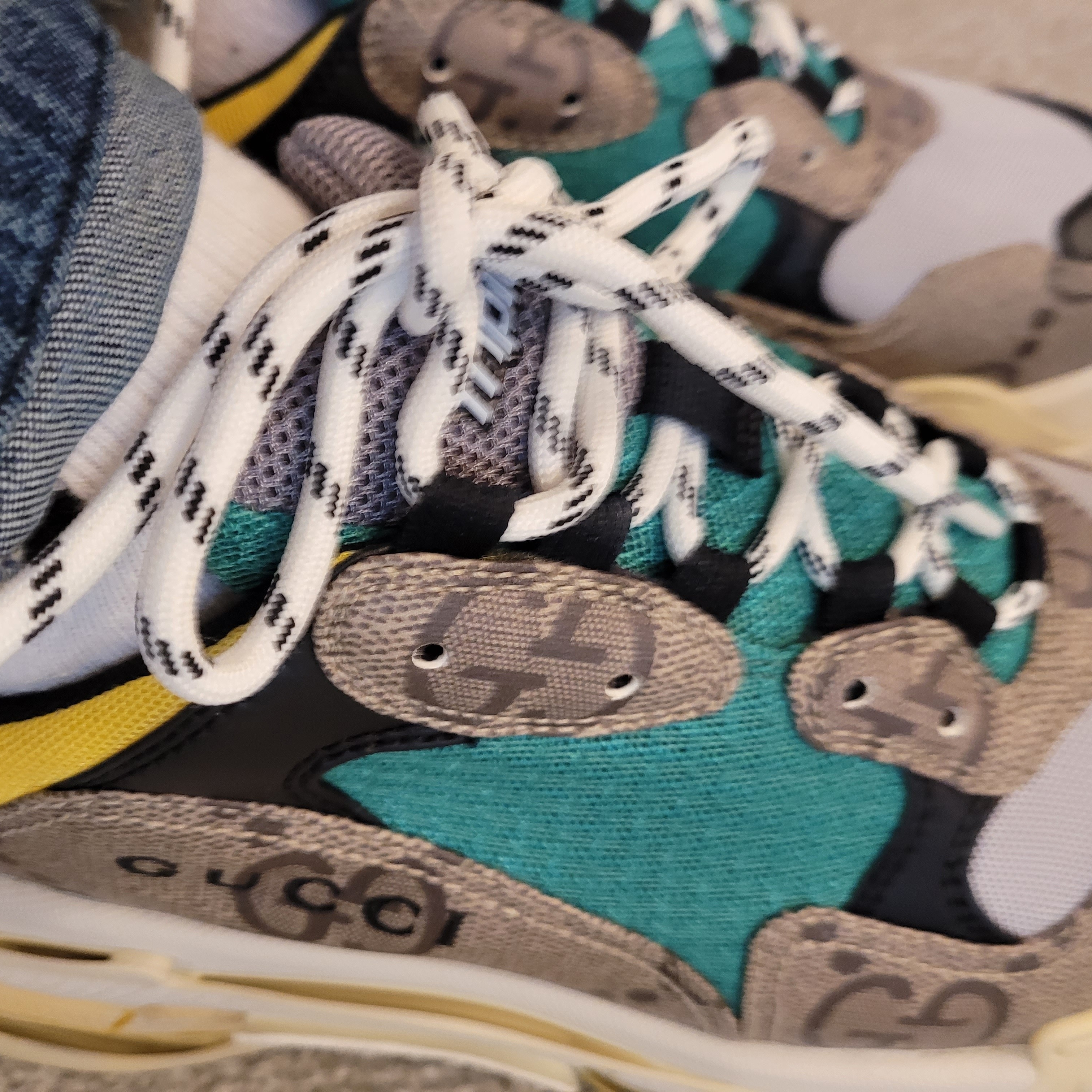 Balenciaga x Gucci The Hacker Project Triple S Sneakers Beige Ebony GG Supreme Yellow Green 착용 스타일 - 2