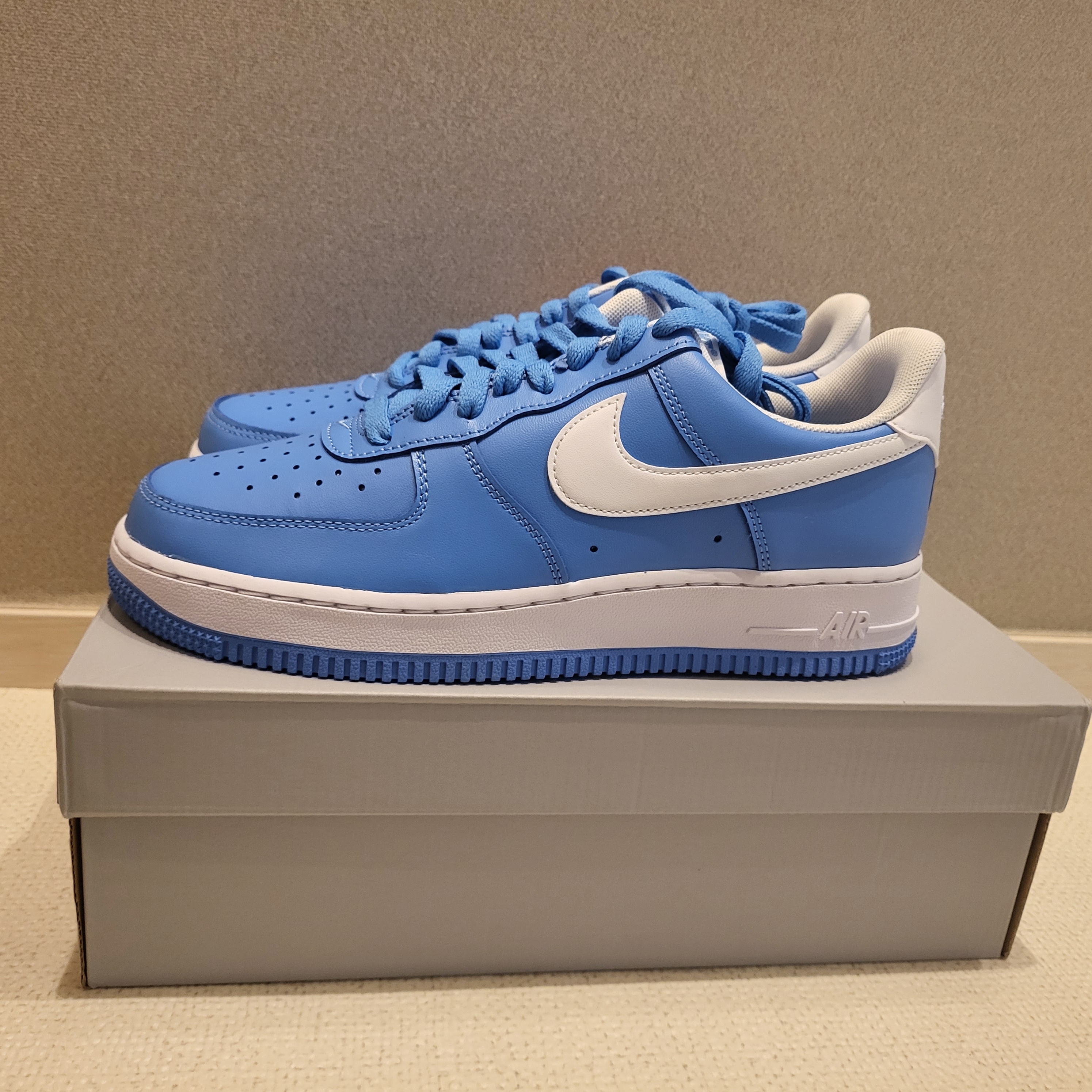 Nike Air Force 1 '07 Low University Blue 착용 스타일 - 1