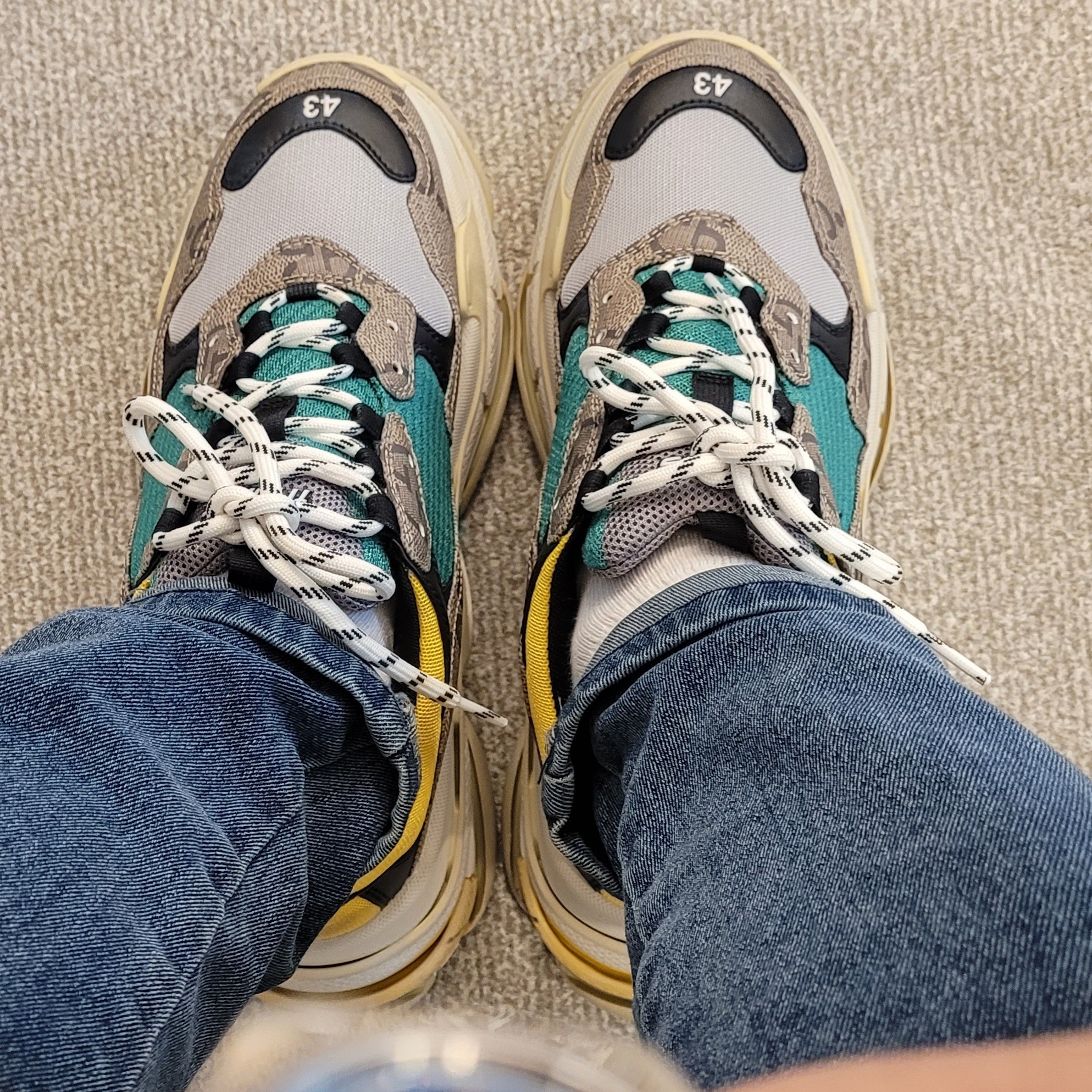 Balenciaga x Gucci The Hacker Project Triple S Sneakers Beige Ebony GG Supreme Yellow Green 착용 스타일 - 1