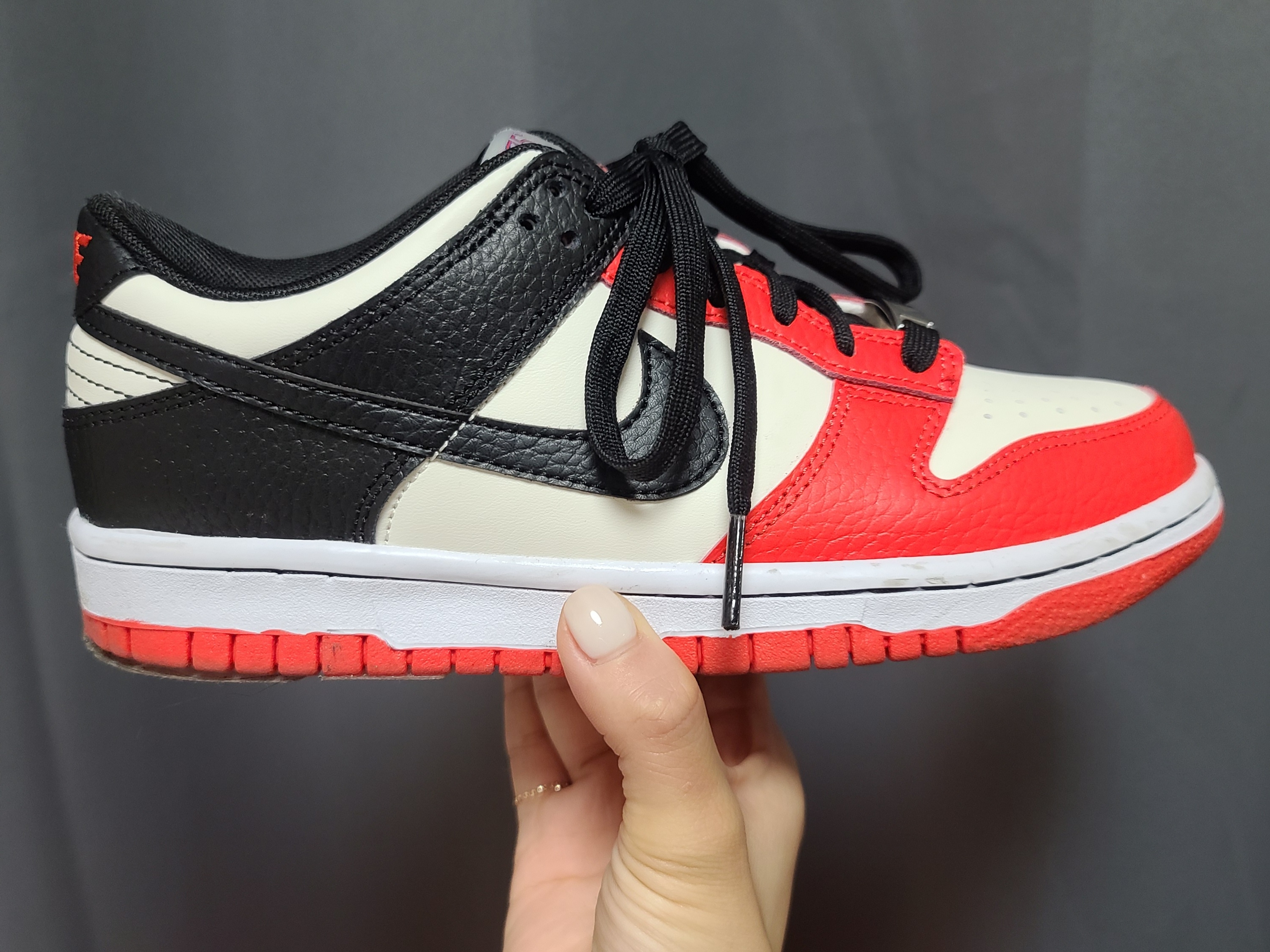 (GS) Nike x NBA Dunk Low Black and Chile Red 착용 스타일