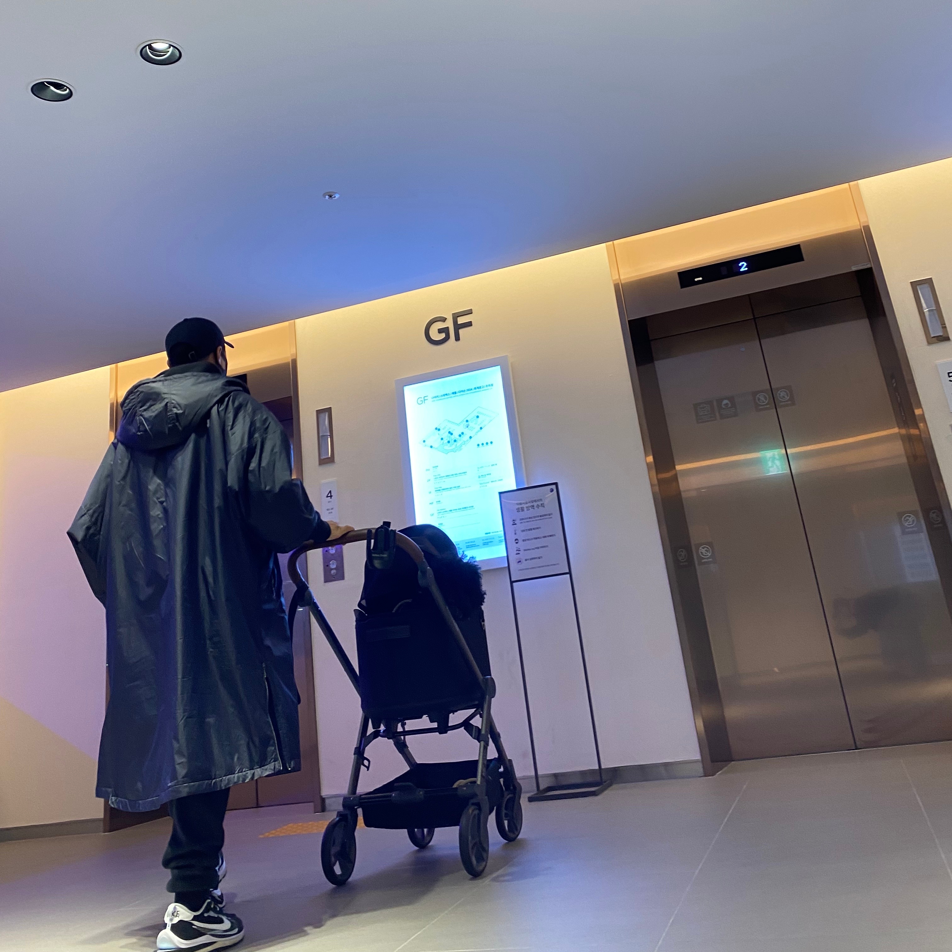 Nike x Fear of God NRG Parka Black, Nike x Sacai VaporWaffle Black White 착용 스타일 - 2