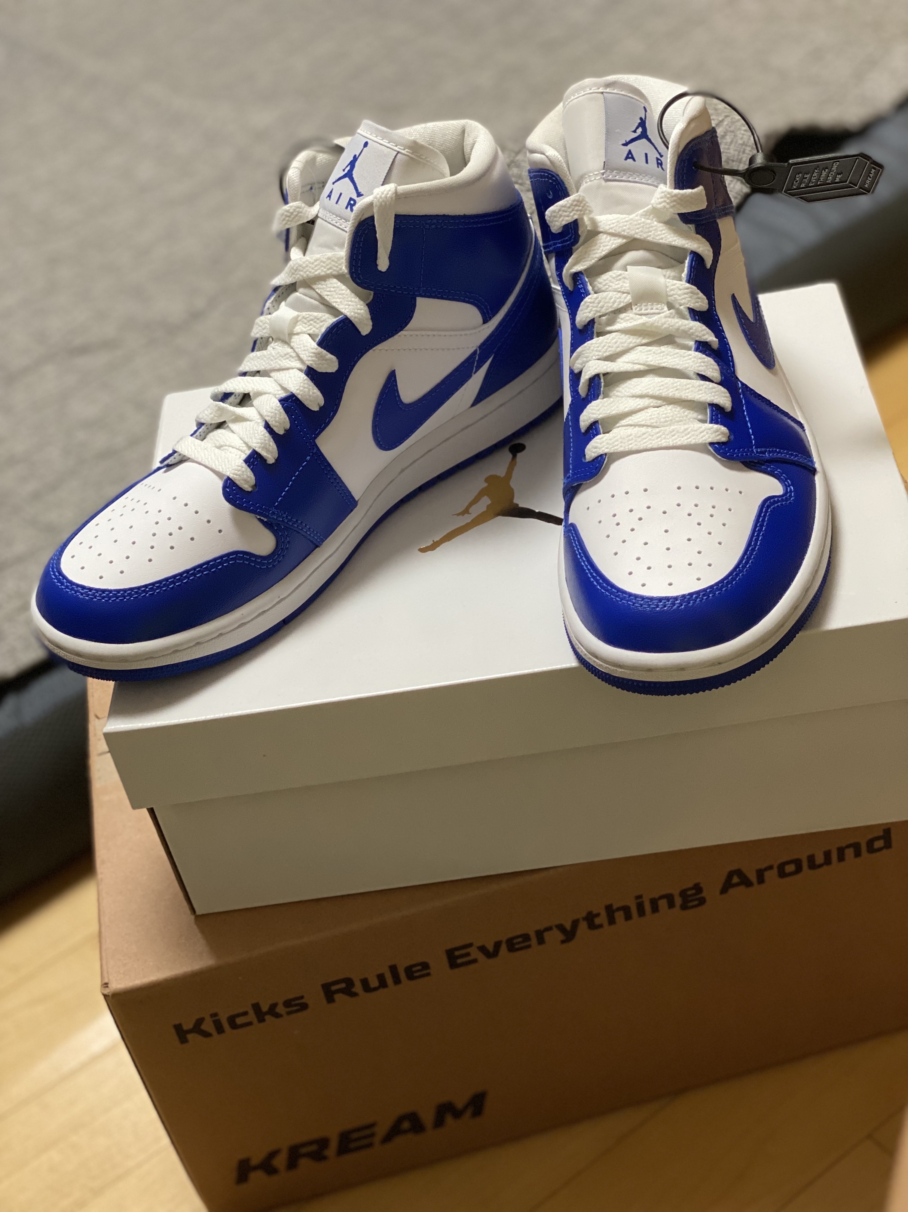 (W) Jordan 1 Mid White Hyper Royal 착용 스타일