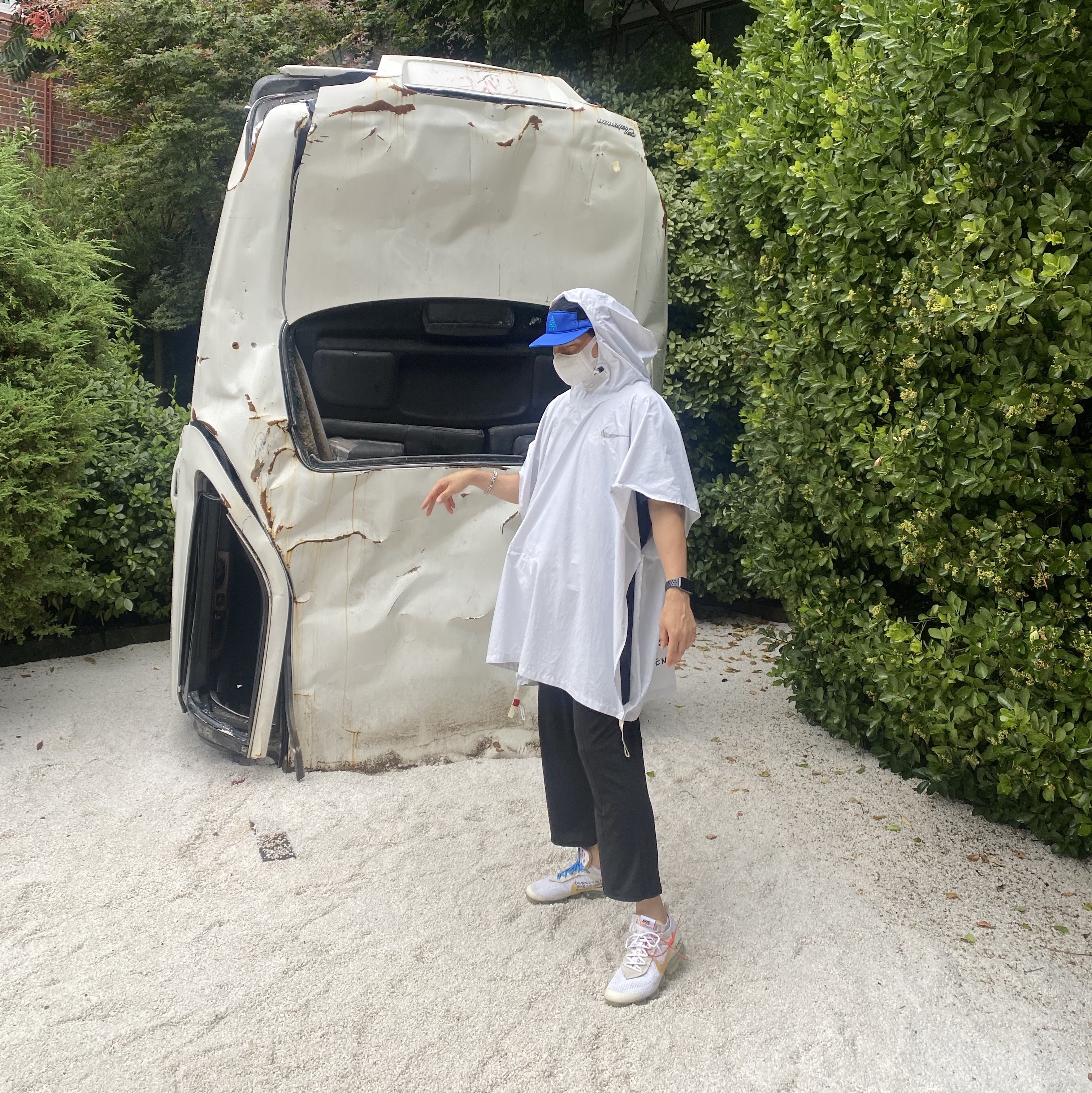 Nike x Tom Sachs Packable Poncho White, Nike x Off-White Air VaporMax V2 White 착용 스타일