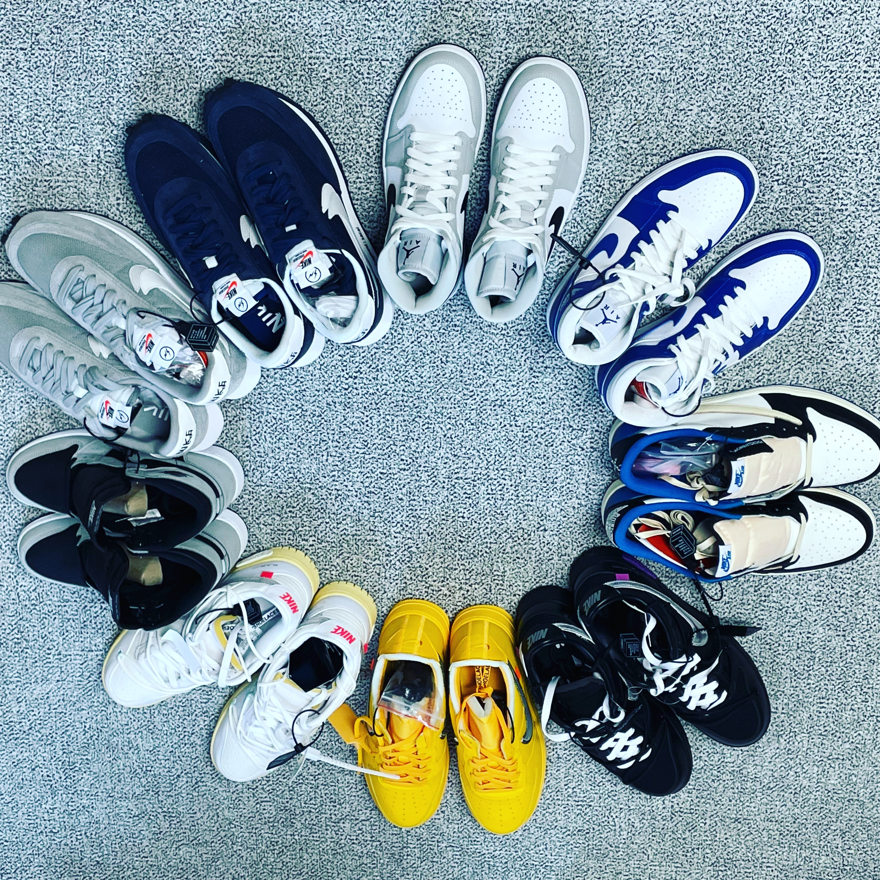 Nike x Off-White Dunk Low The 50 - Lot 1, Nike x Off-White Air Force 1 '07 University Gold 착용 스타일